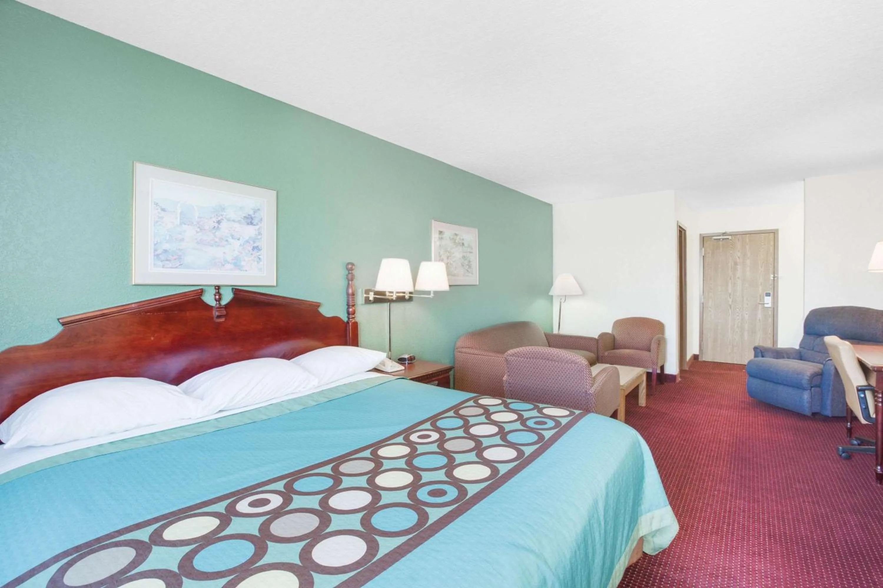 Photo of the whole room in Super 8 by Wyndham Kennett