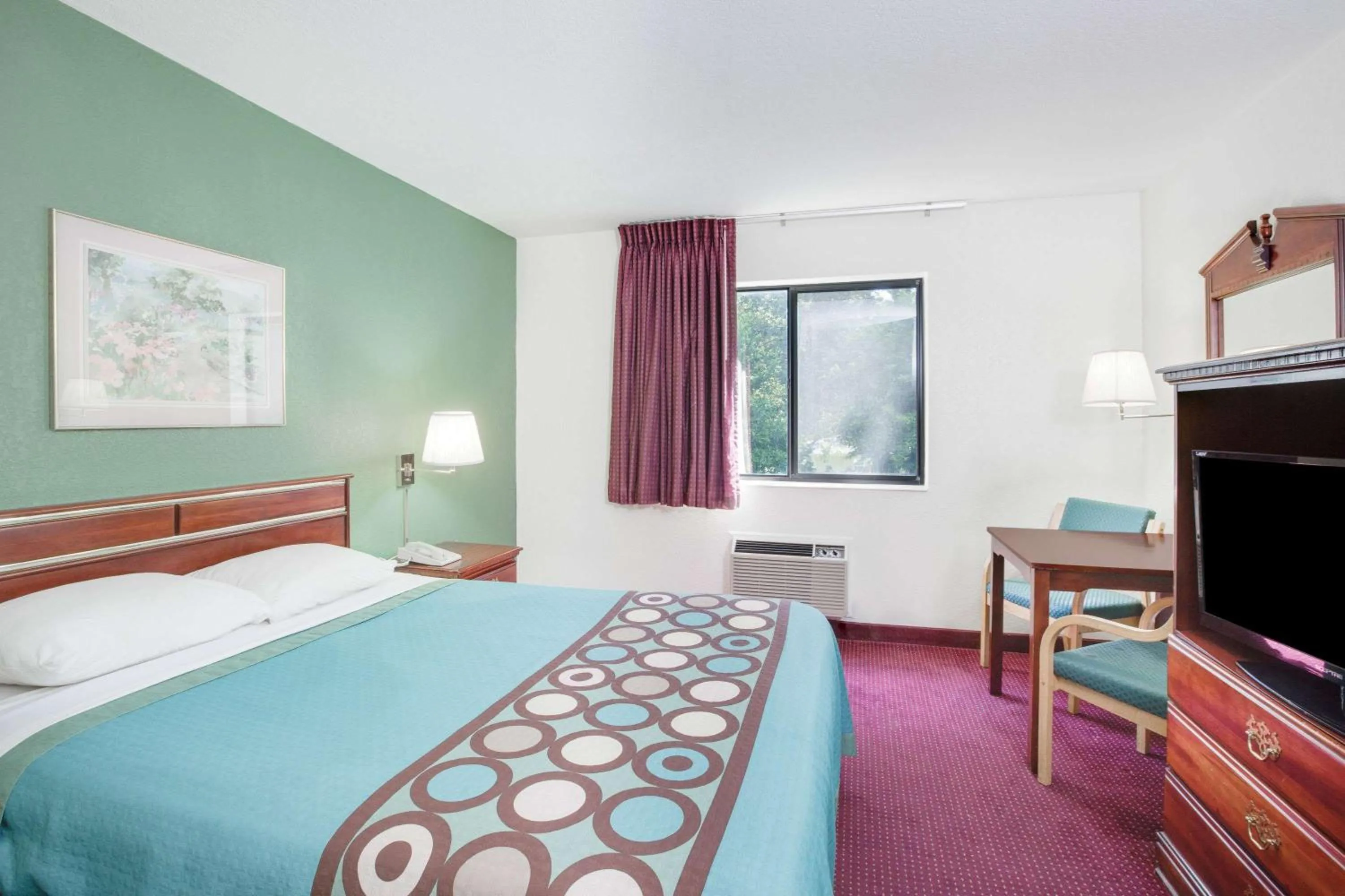 Photo of the whole room in Super 8 by Wyndham Kennett