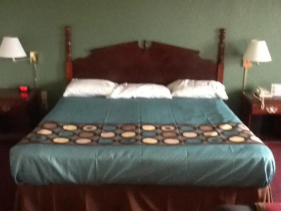 Super 8 by Wyndham Kennett