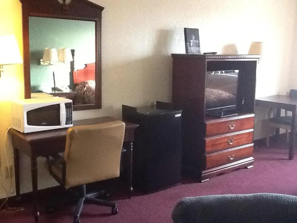 Super 8 by Wyndham Kennett