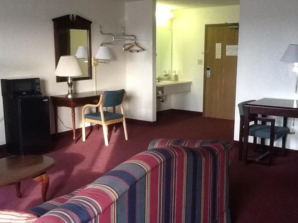 Super 8 by Wyndham Kennett