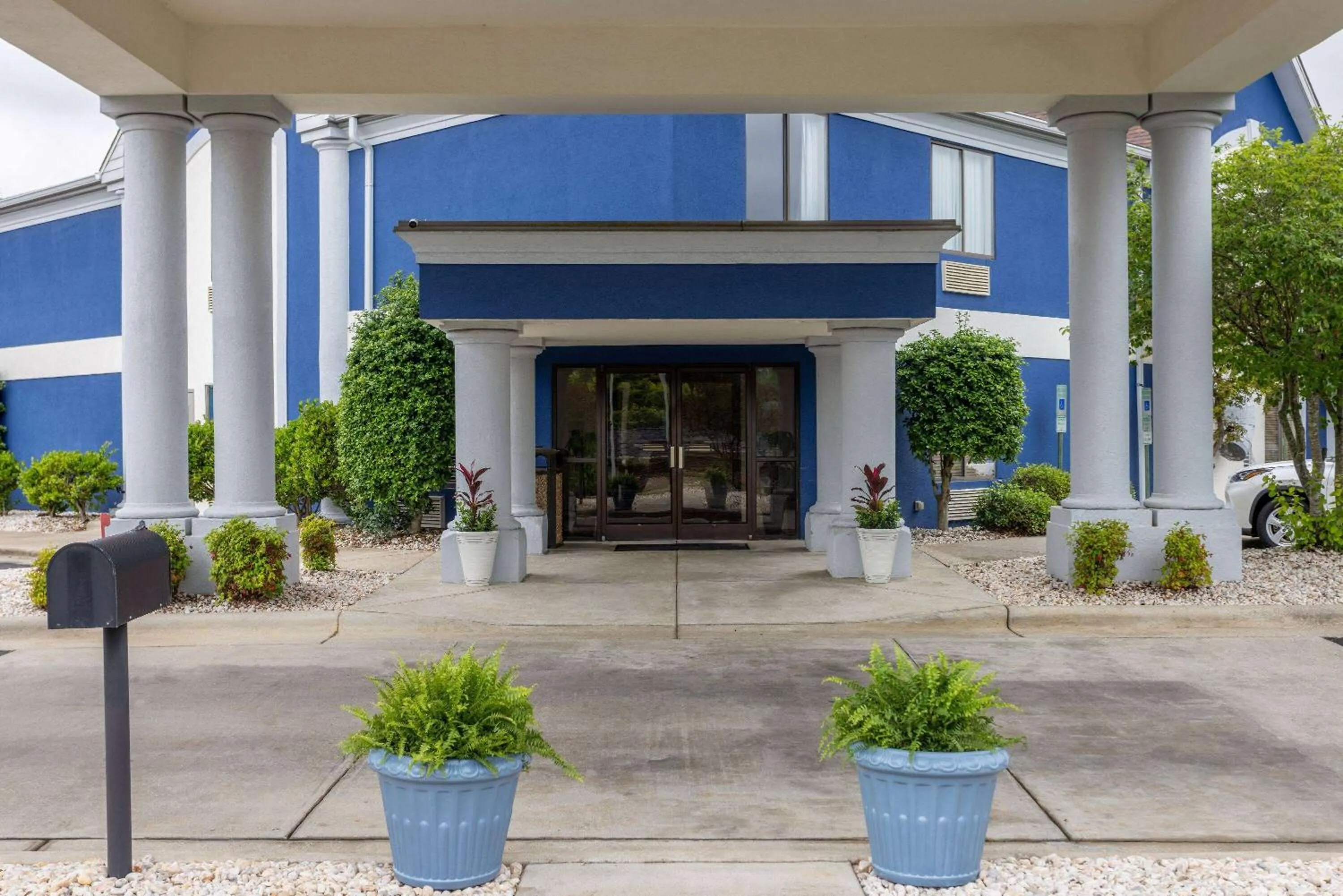 Property building in Days Inn by Wyndham Louisburg