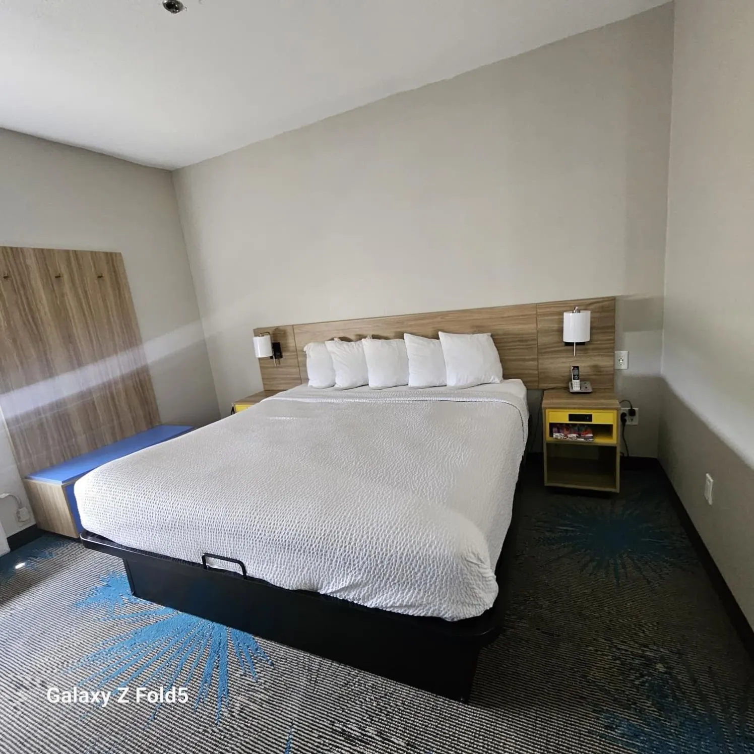 Bed in Days Inn by Wyndham Jefferson City