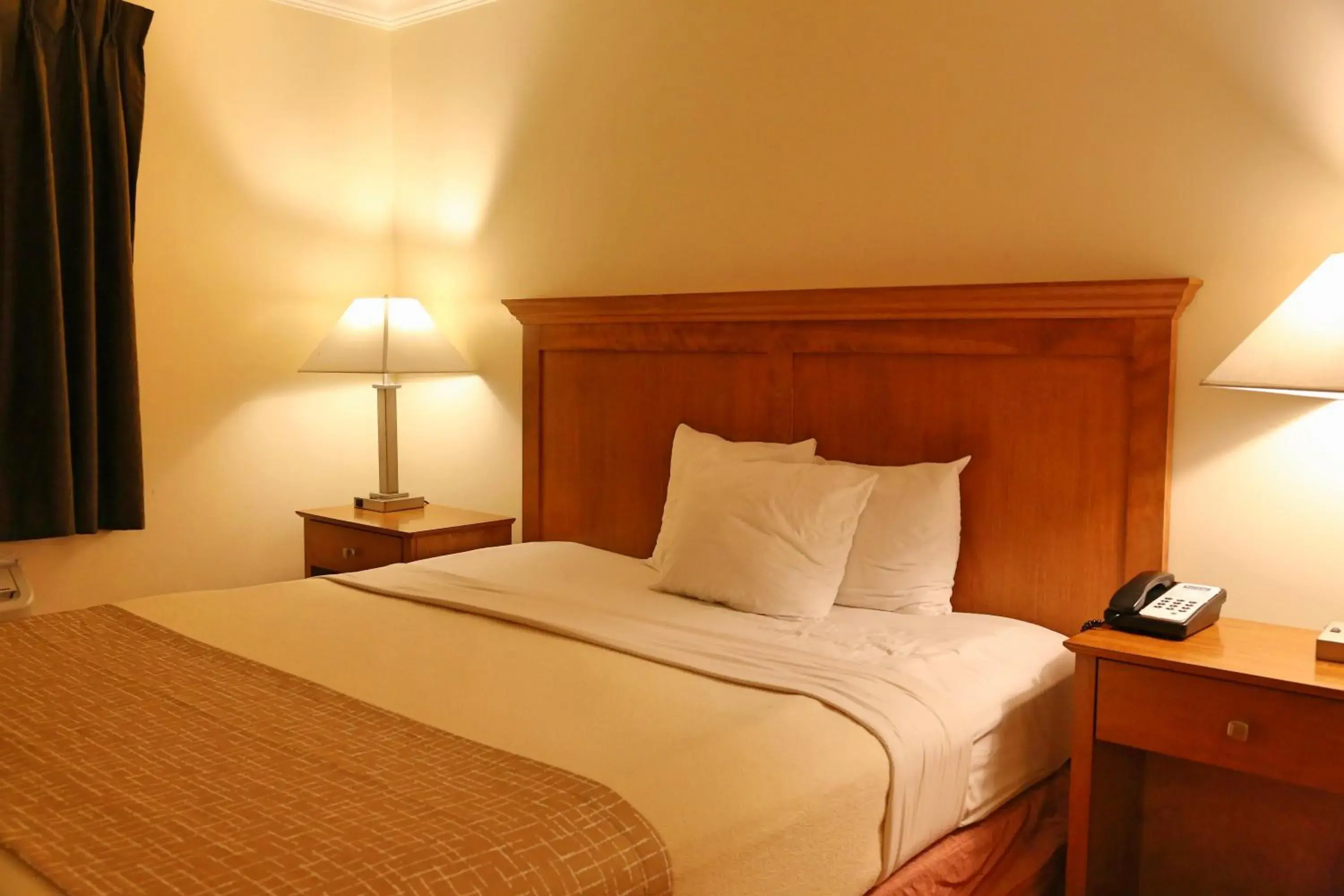 King Room - Non-Smoking in Travelodge by Wyndham Pasadena Central King Room - Non-Smoking in Travelodge by Wyndham Pasadena Central