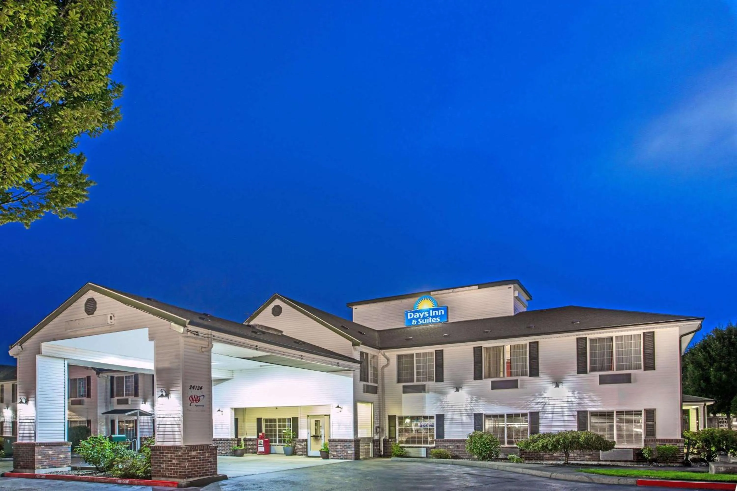 Property building in Days Inn & Suites by Wyndham Gresham