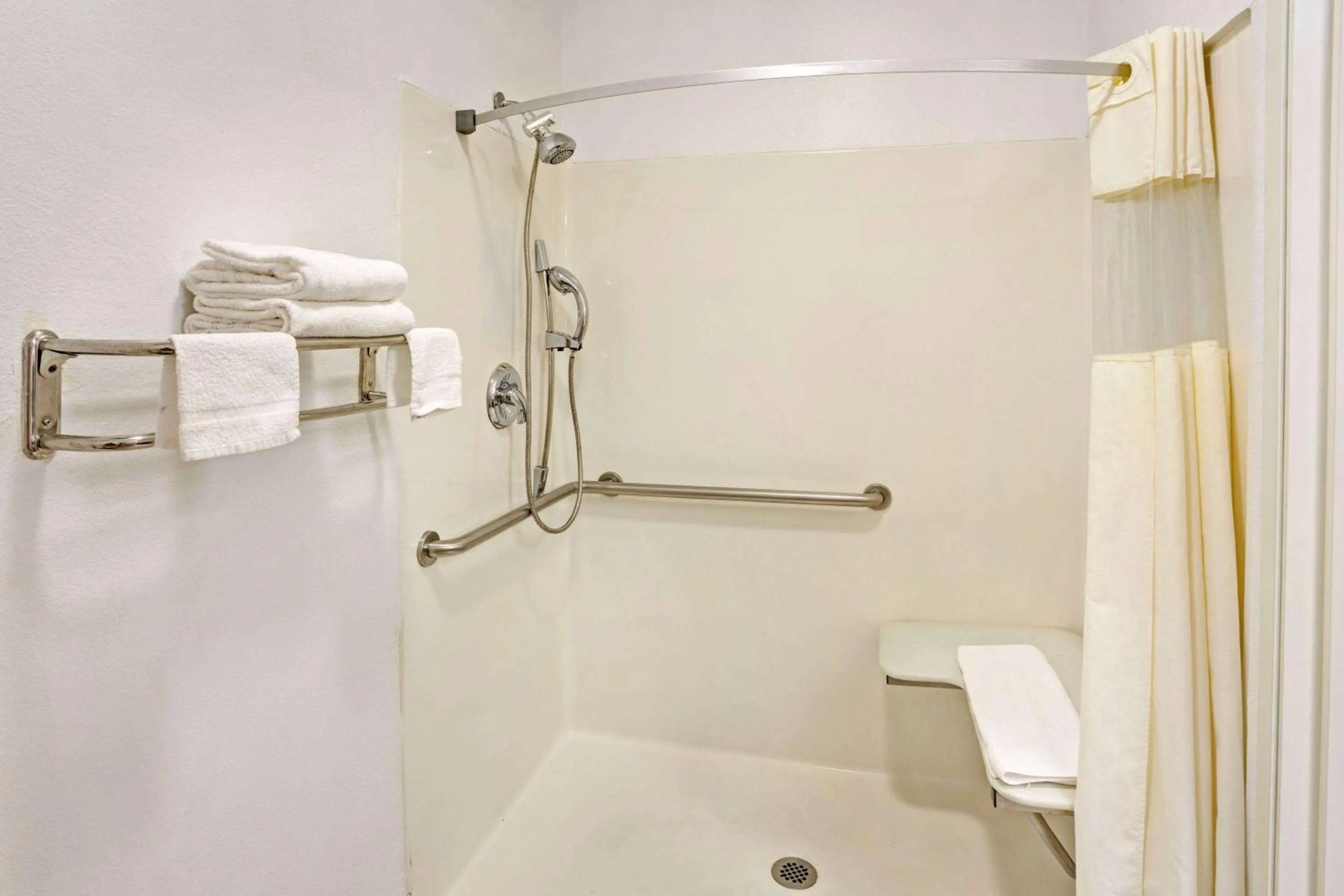 Photo of the whole room in Days Inn & Suites by Wyndham Gresham