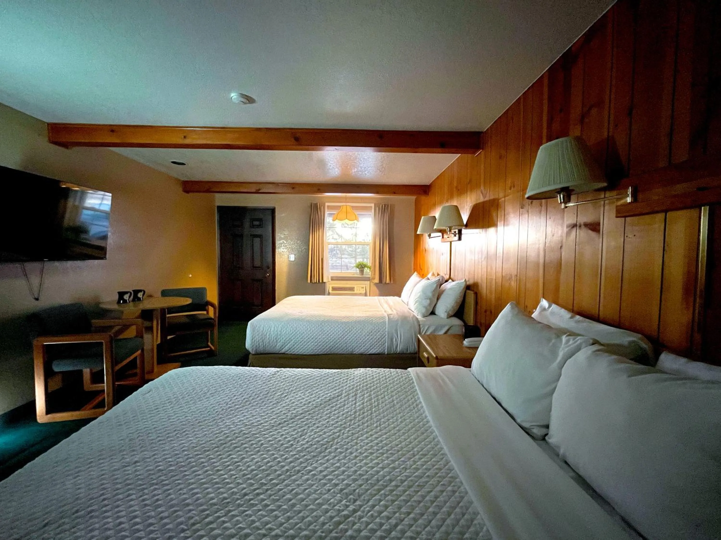 Bed in Bryce Canyon Pines Lodge