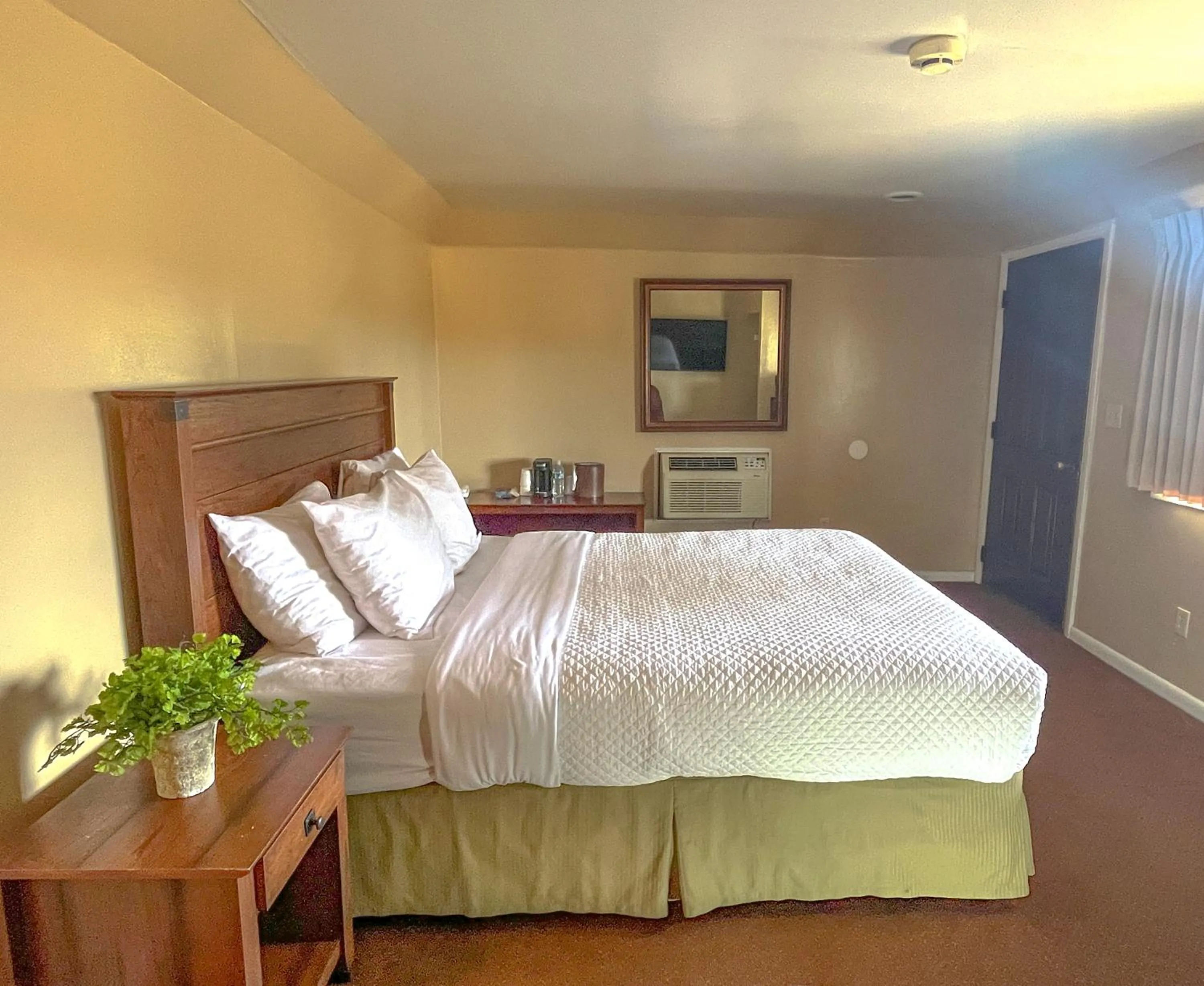 Bed in Bryce Canyon Pines Lodge