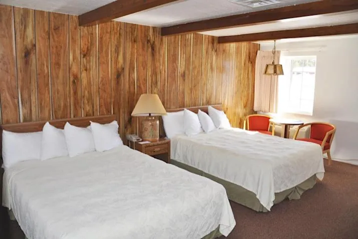 Bed in Bryce Canyon Pines Lodge