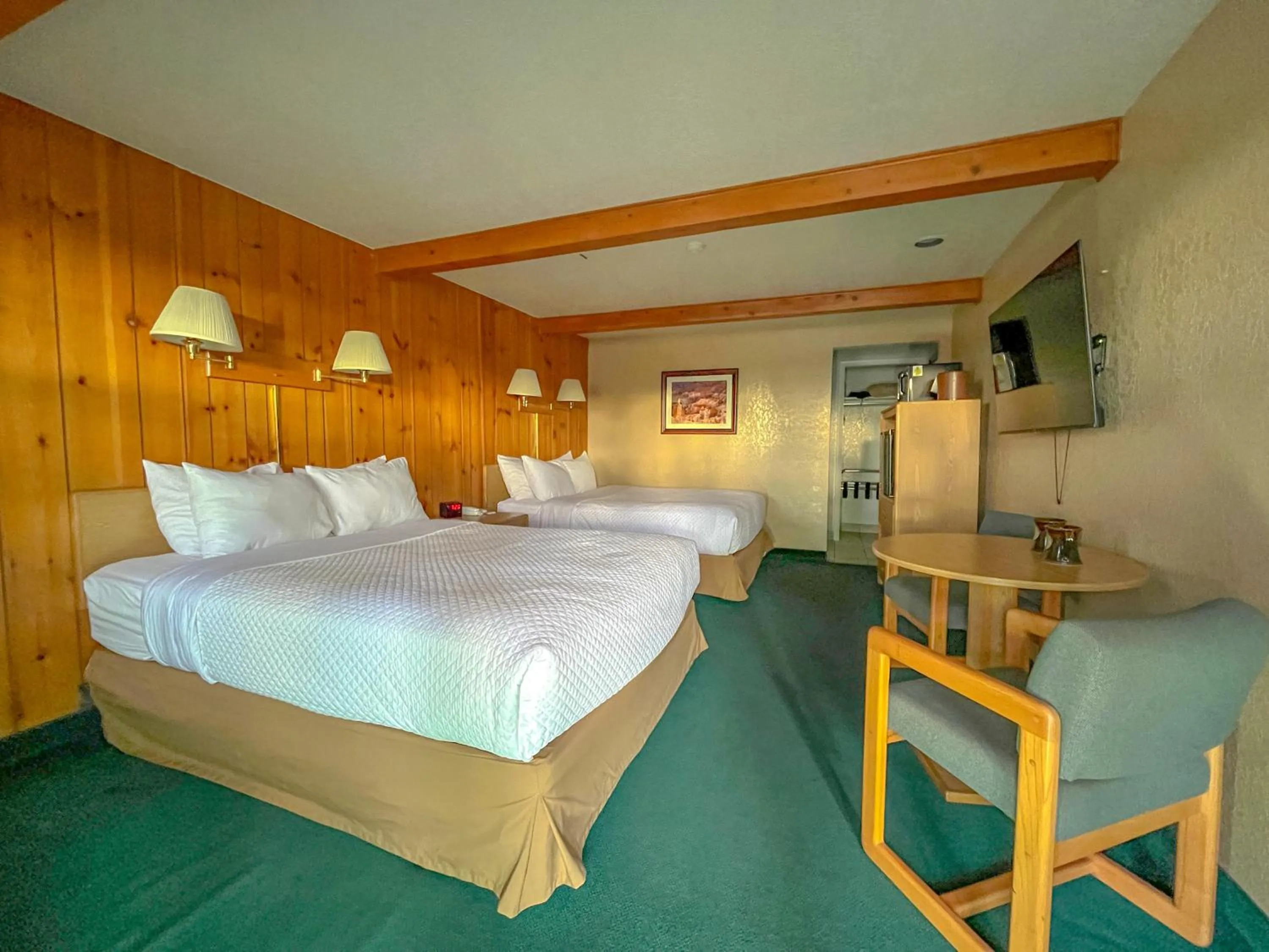 Bed in Bryce Canyon Pines Lodge