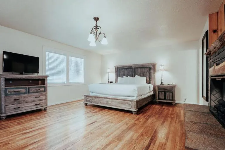 Bed in Bryce Canyon Pines Lodge