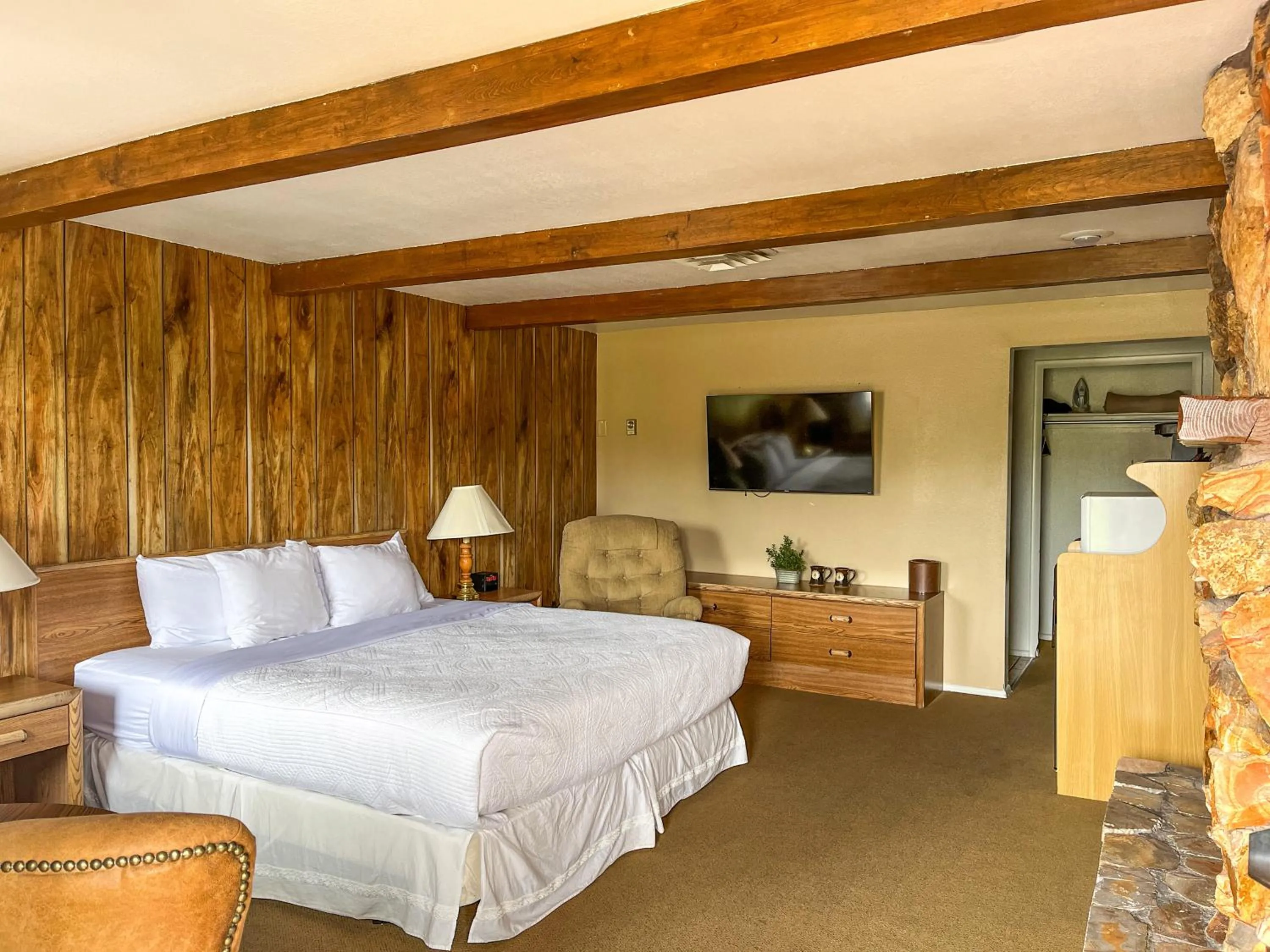 Bed in Bryce Canyon Pines Lodge
