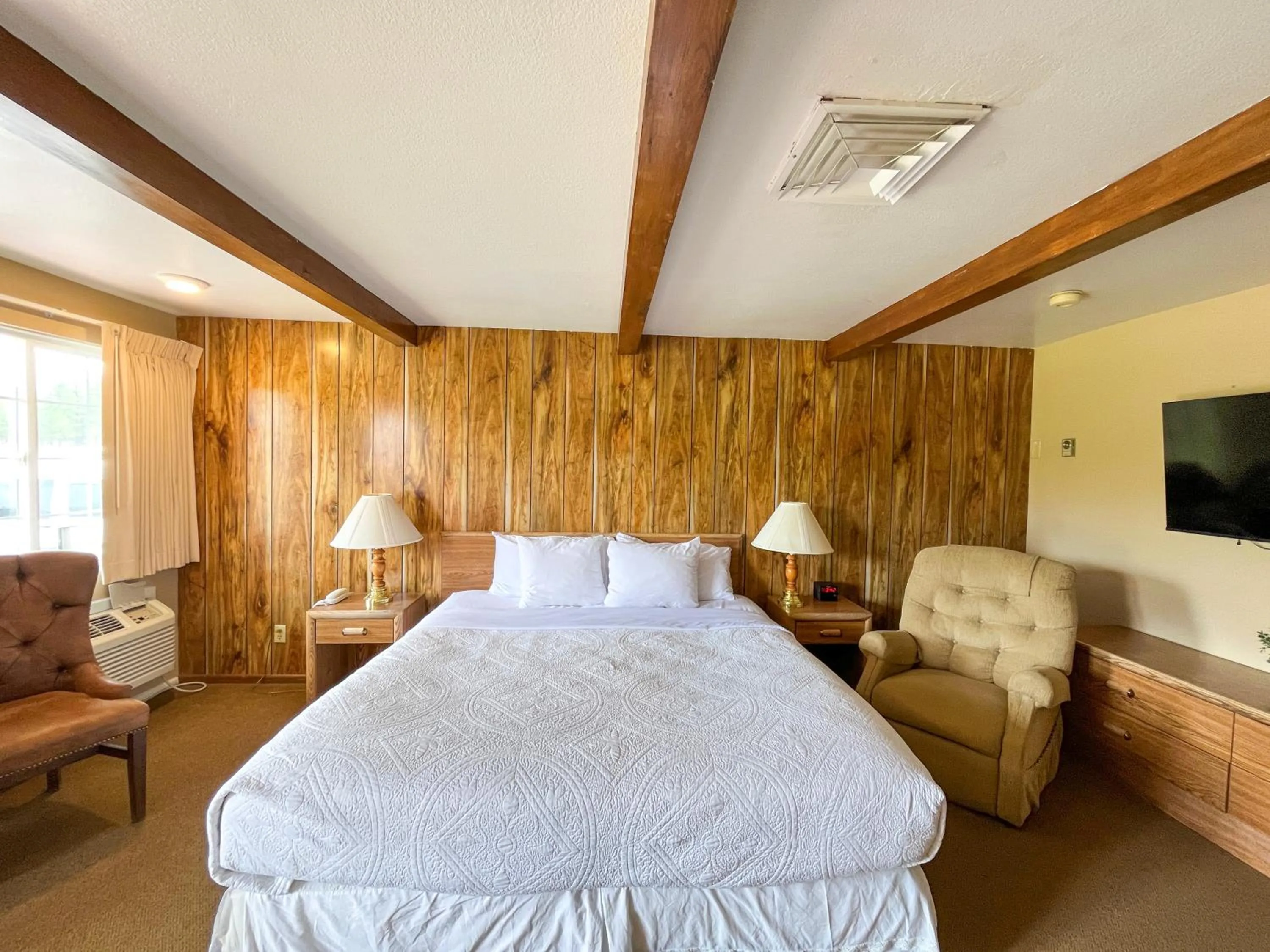 Bedroom, Bed in Bryce Canyon Pines Lodge
