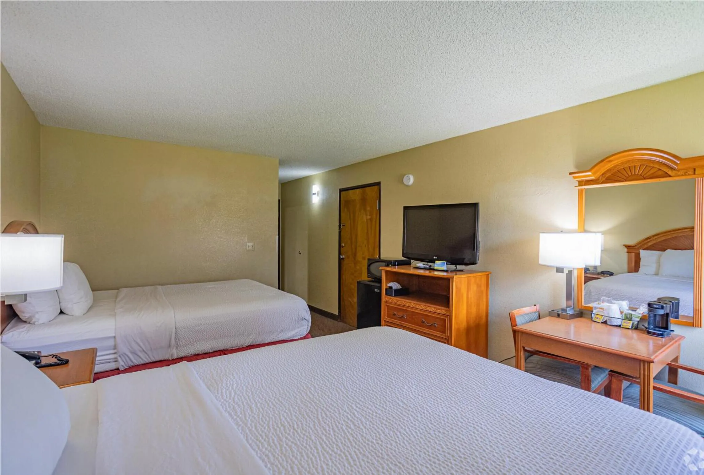 Bedroom, Bed in Days Inn by Wyndham Pauls Valley