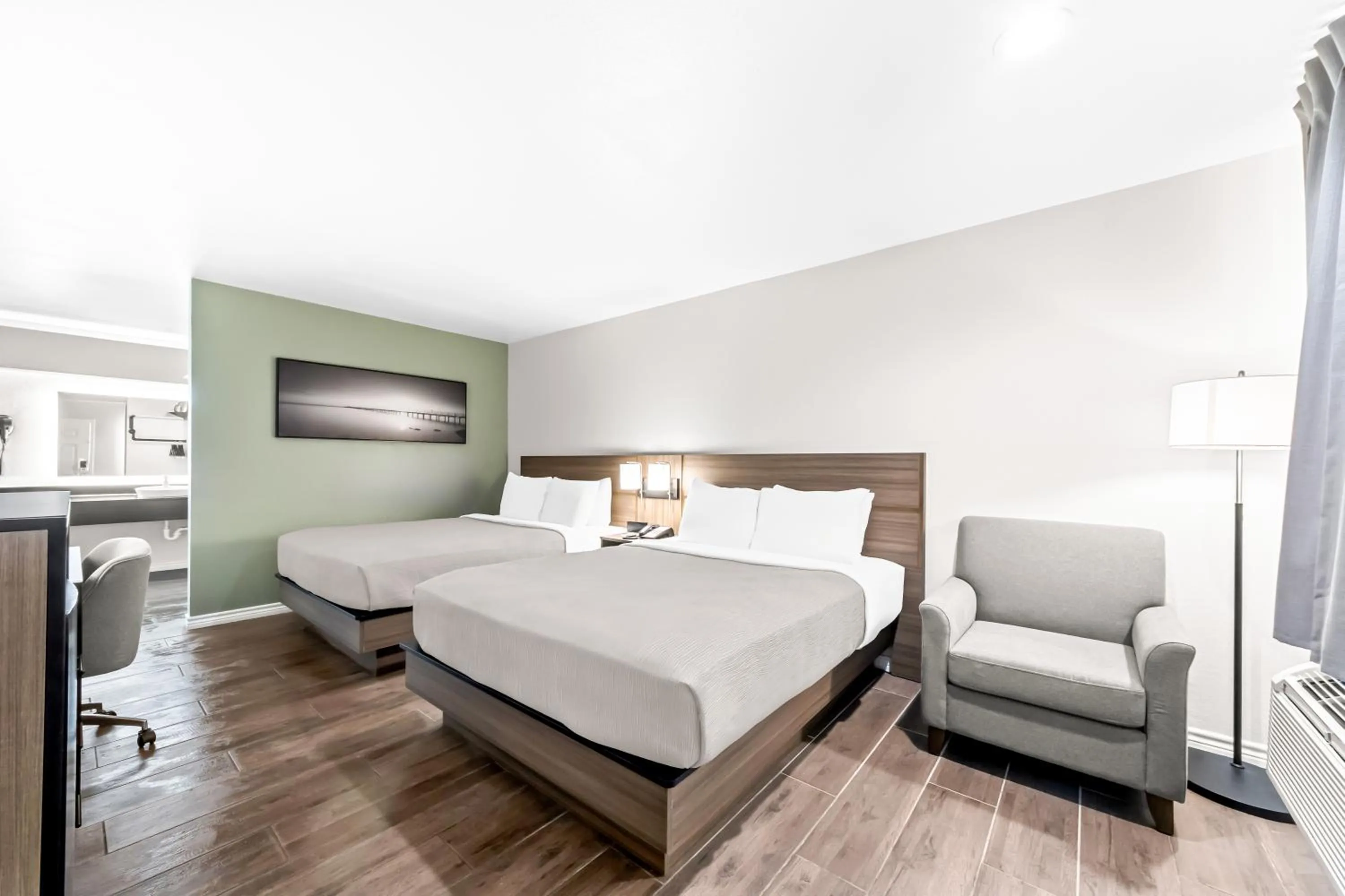 Bed in Quality Inn & Suites Port Lavaca near Lighthouse Beach