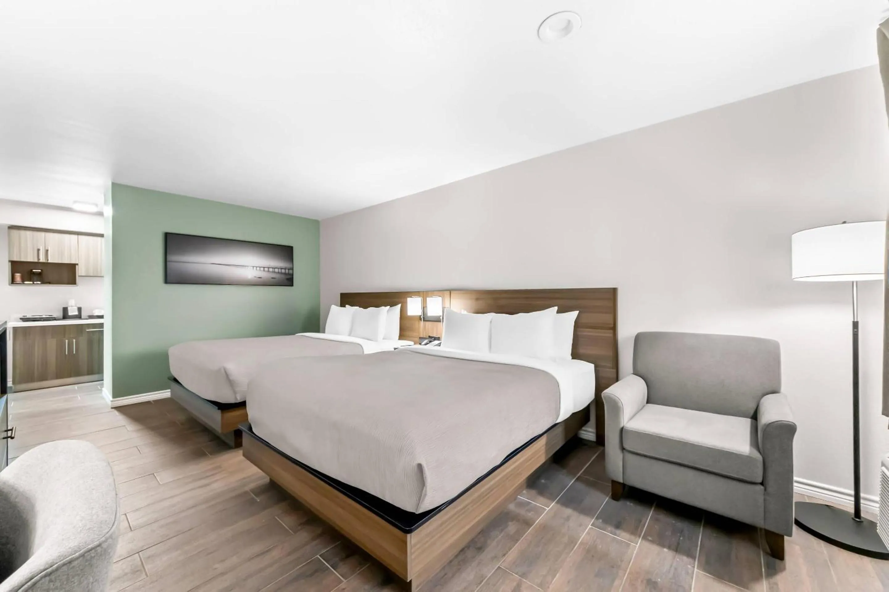 Bedroom, Bed in Quality Inn & Suites Port Lavaca near Lighthouse Beach