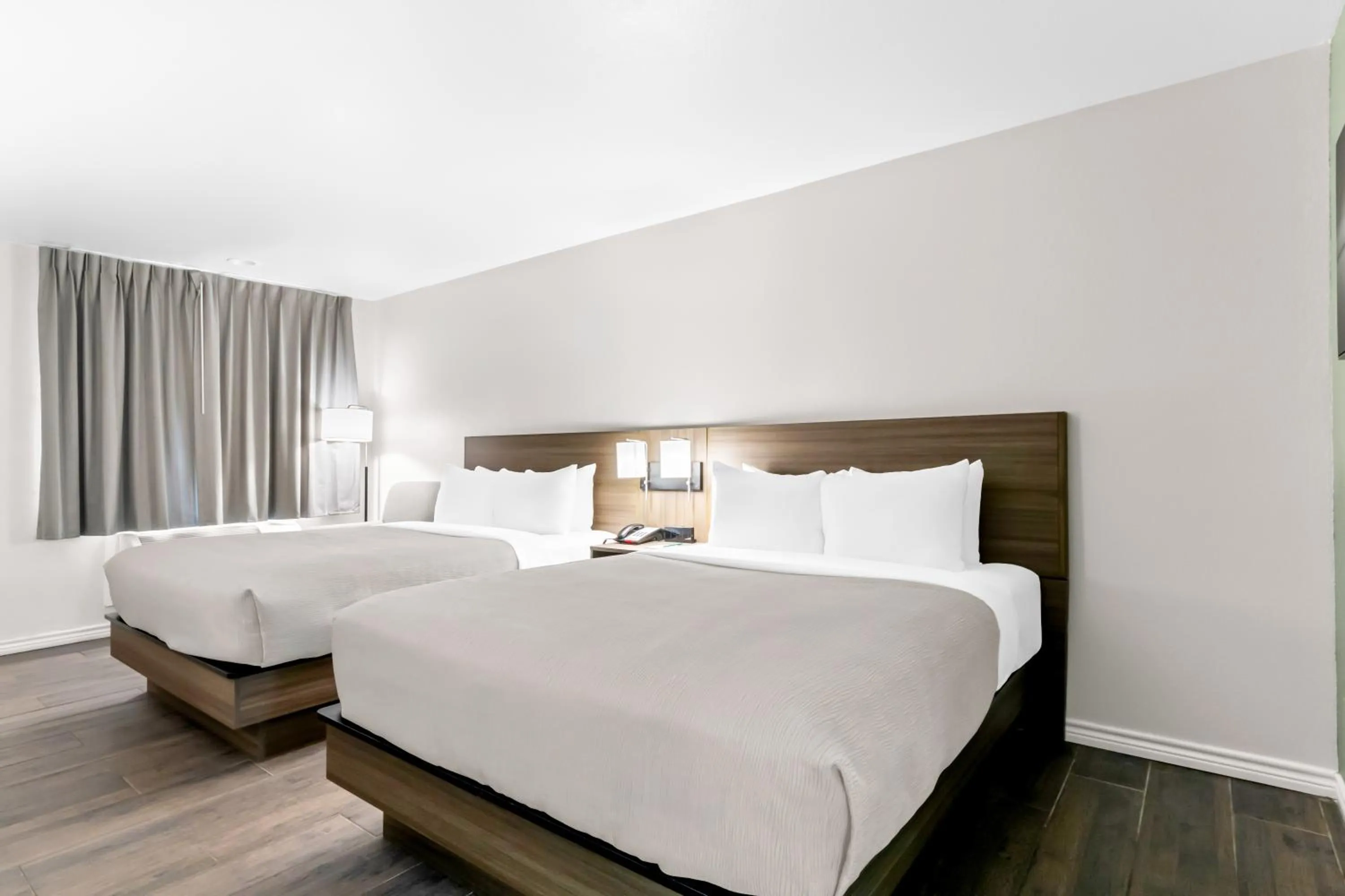 Bed in Quality Inn & Suites Port Lavaca near Lighthouse Beach