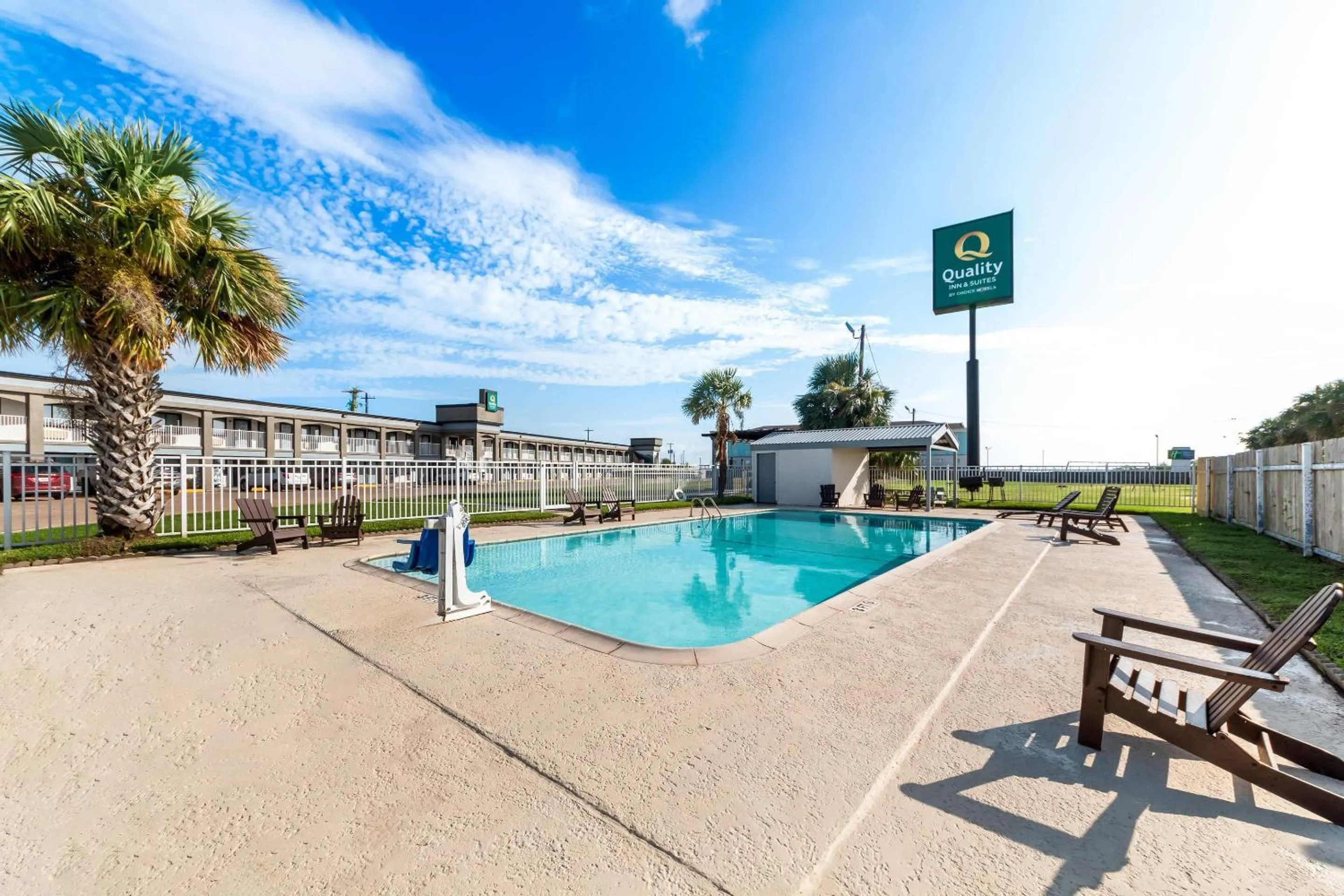 Swimming pool in Quality Inn & Suites Port Lavaca near Lighthouse Beach
