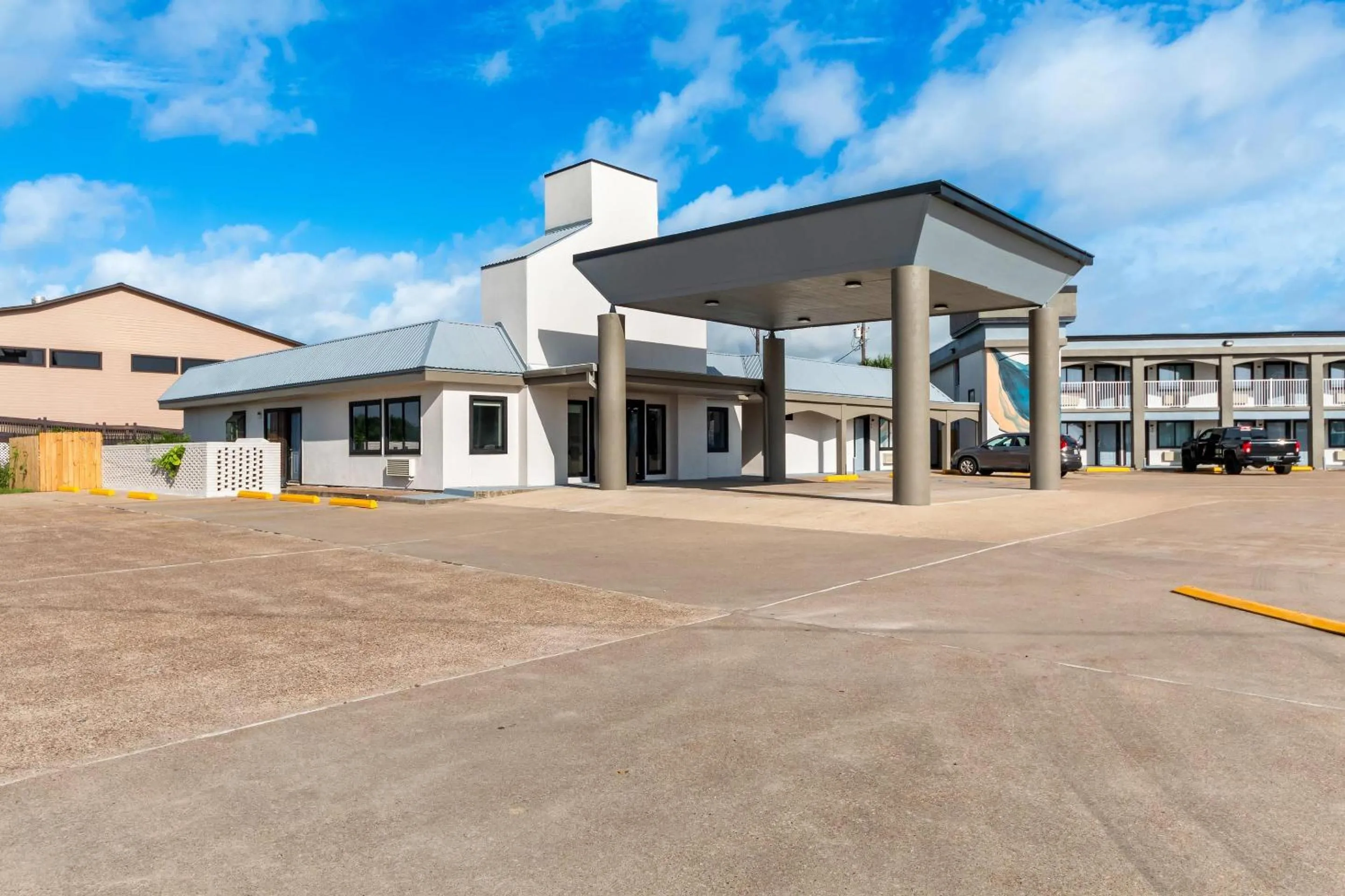 Property building in Quality Inn & Suites Port Lavaca near Lighthouse Beach