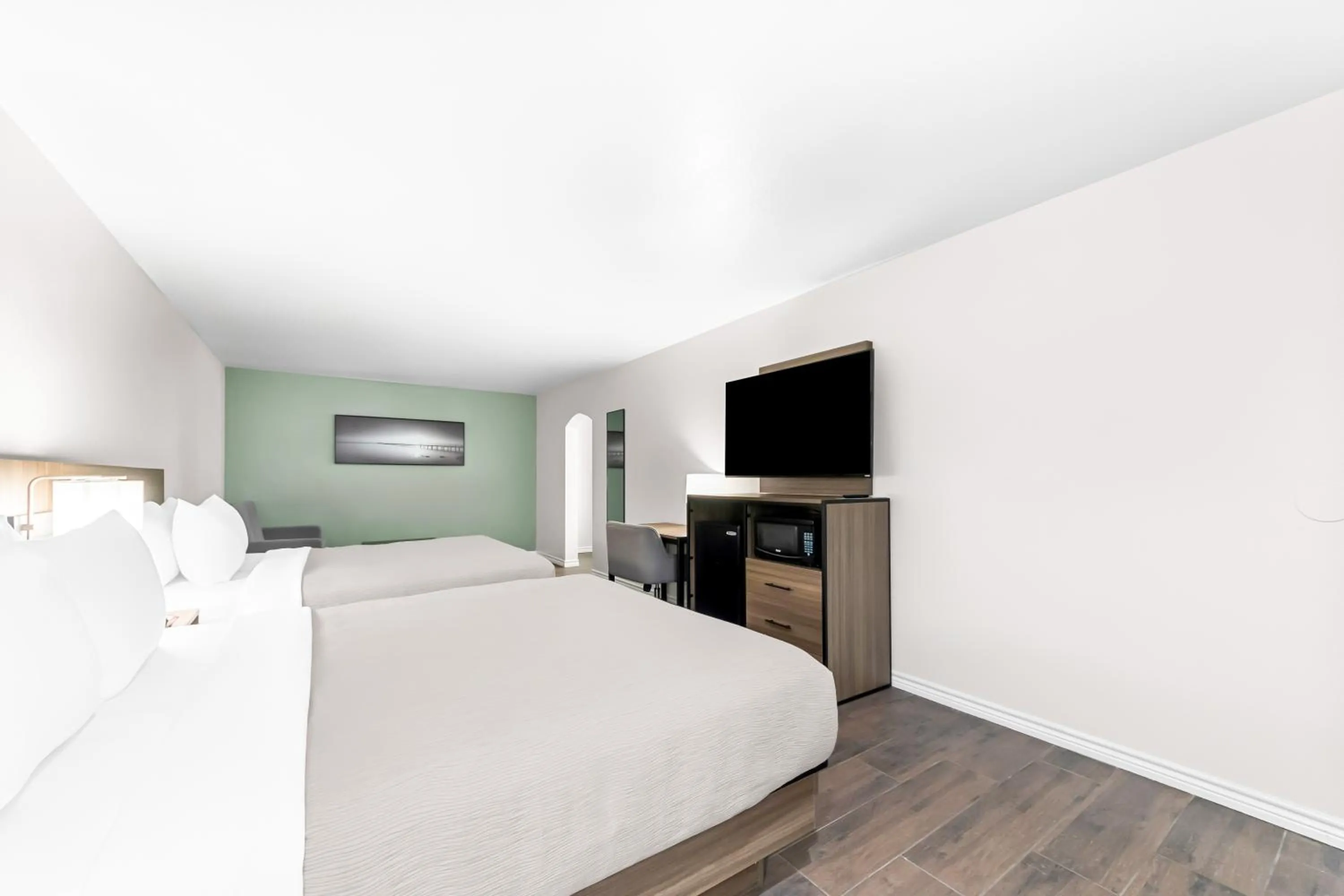 Bed in Quality Inn & Suites Port Lavaca near Lighthouse Beach