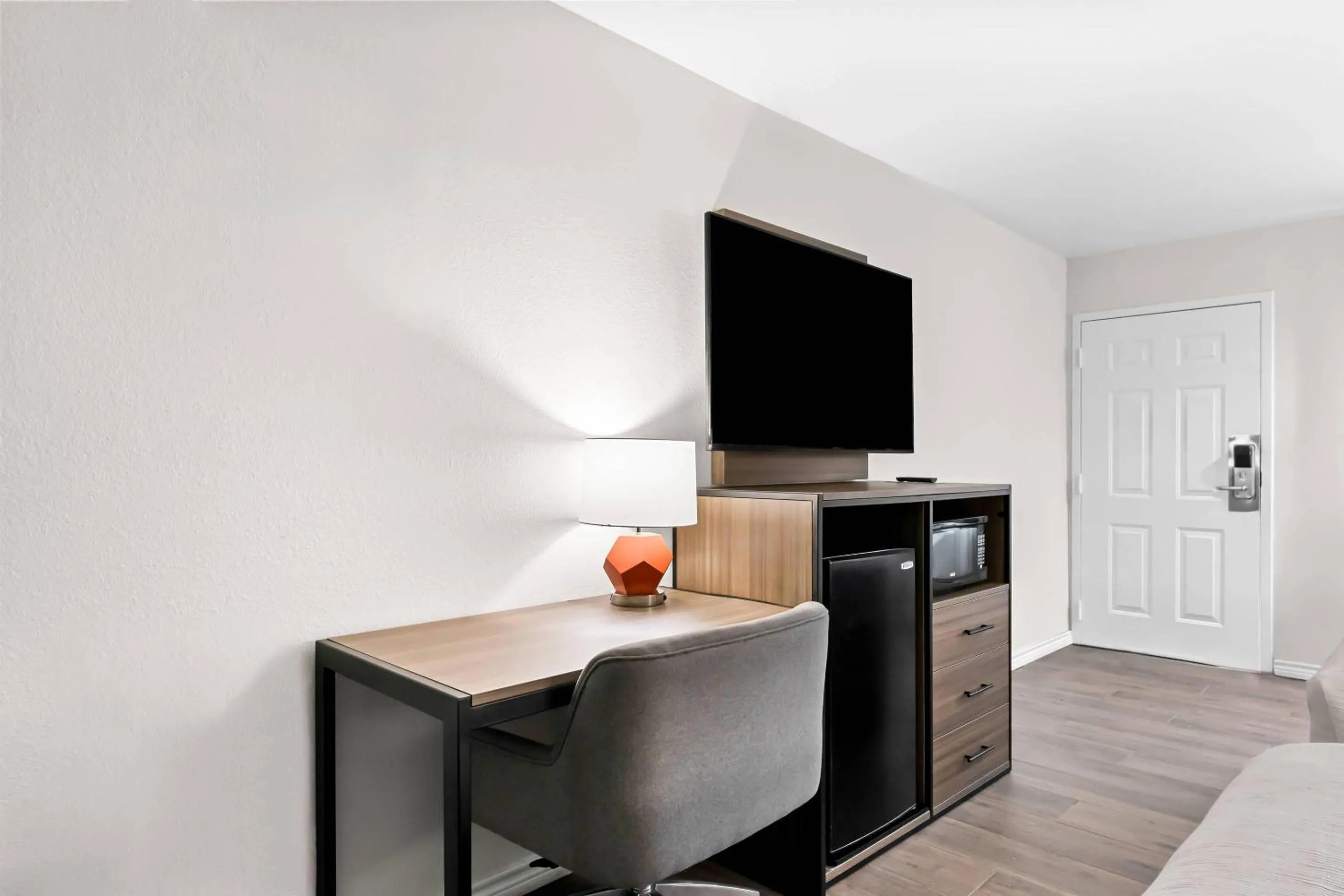 Bedroom in Quality Inn & Suites Port Lavaca near Lighthouse Beach