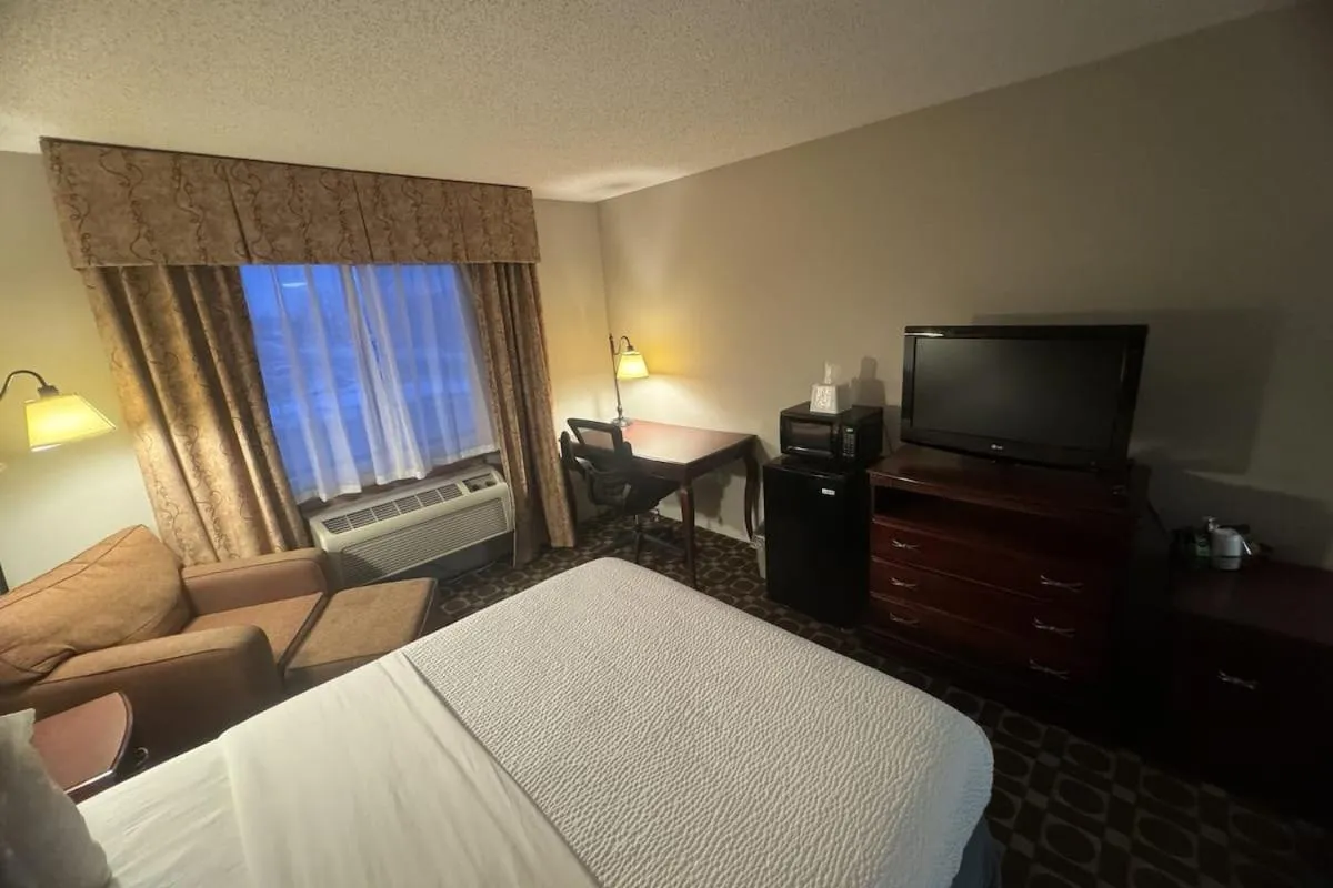 Bedroom, Bed in Days Inn by Wyndham Sturgis