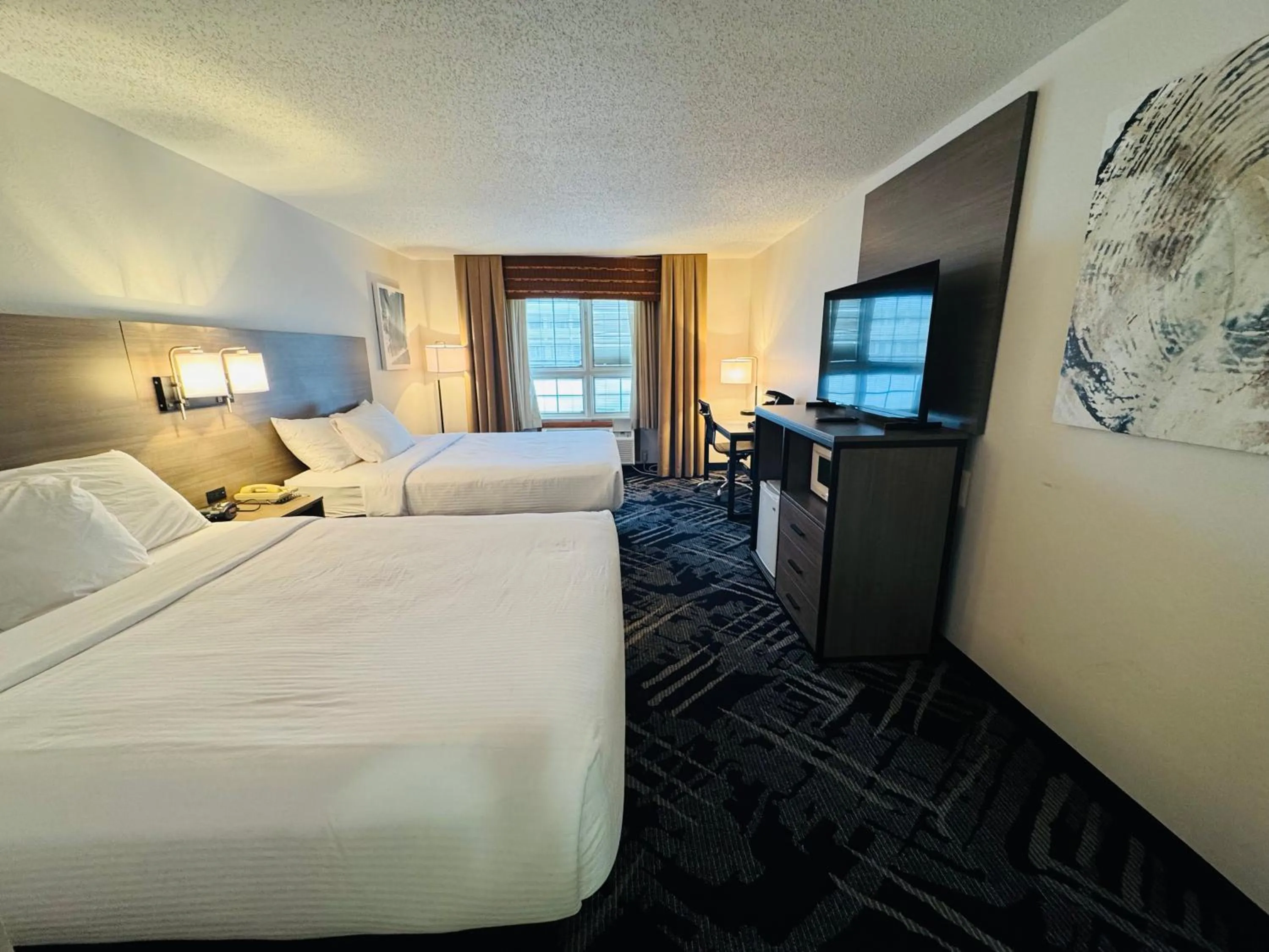 Bed in Best Western Sault Ste. Marie