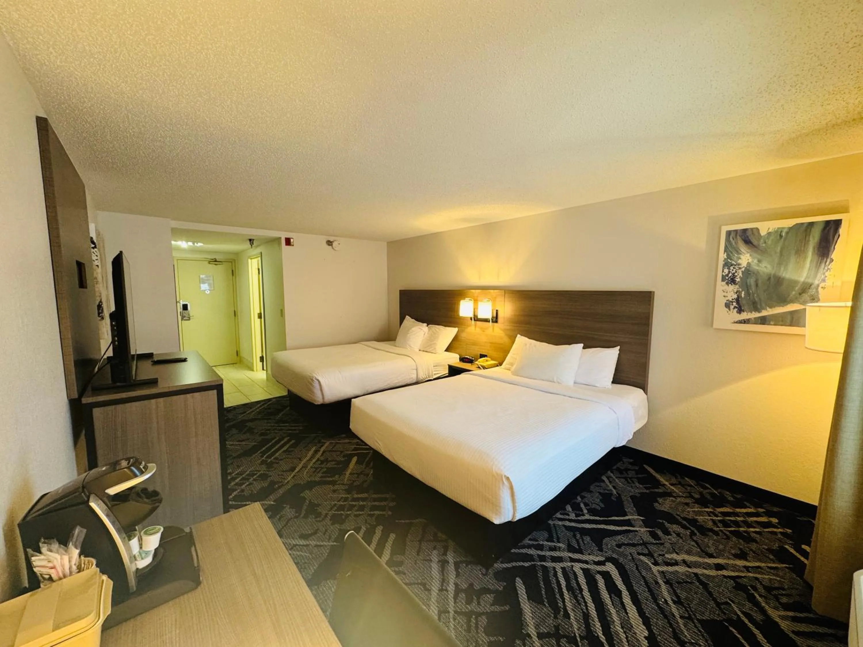 Bed in Best Western Sault Ste. Marie