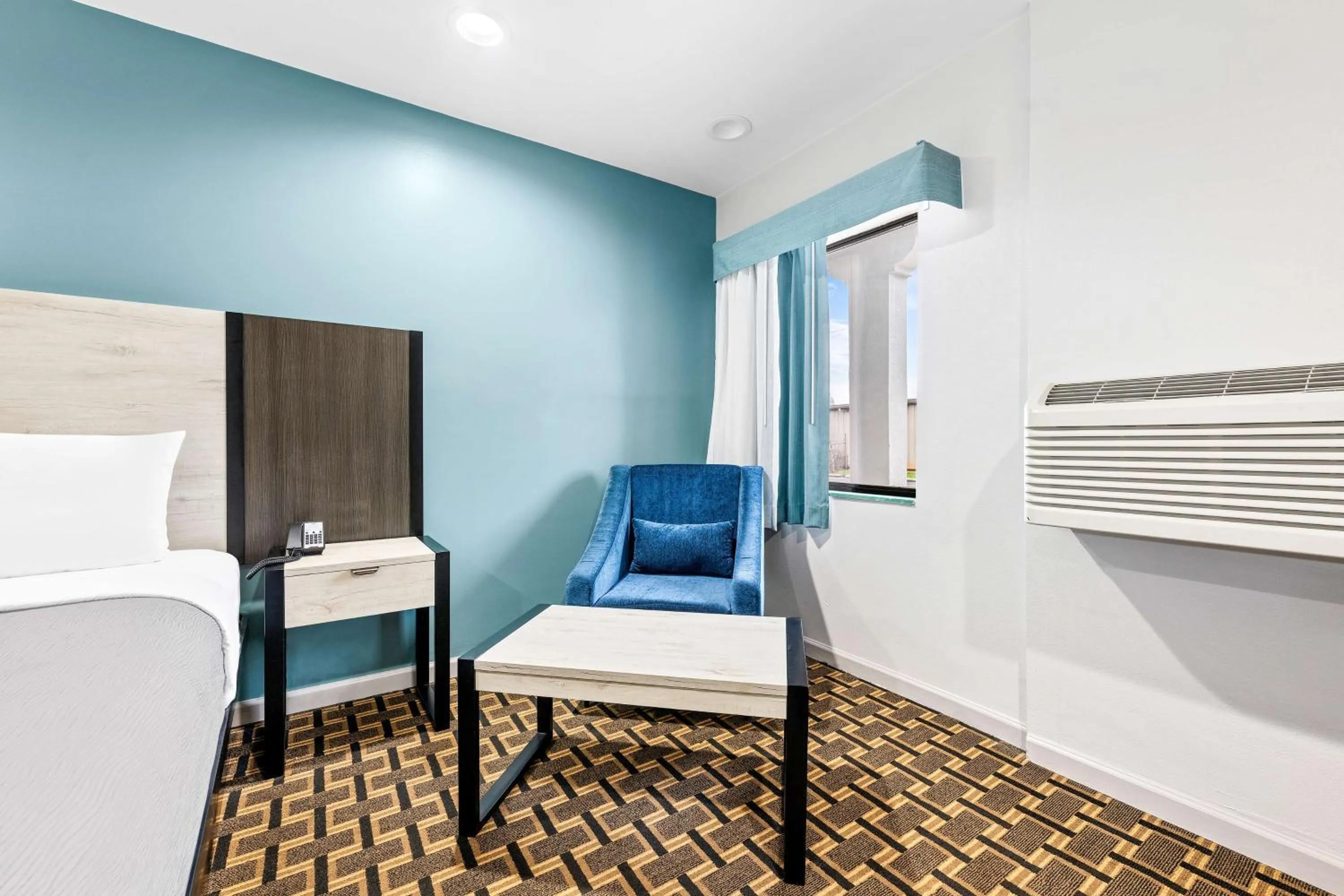 Bedroom, Bed in SureStay by Best Western Huntsville University Area