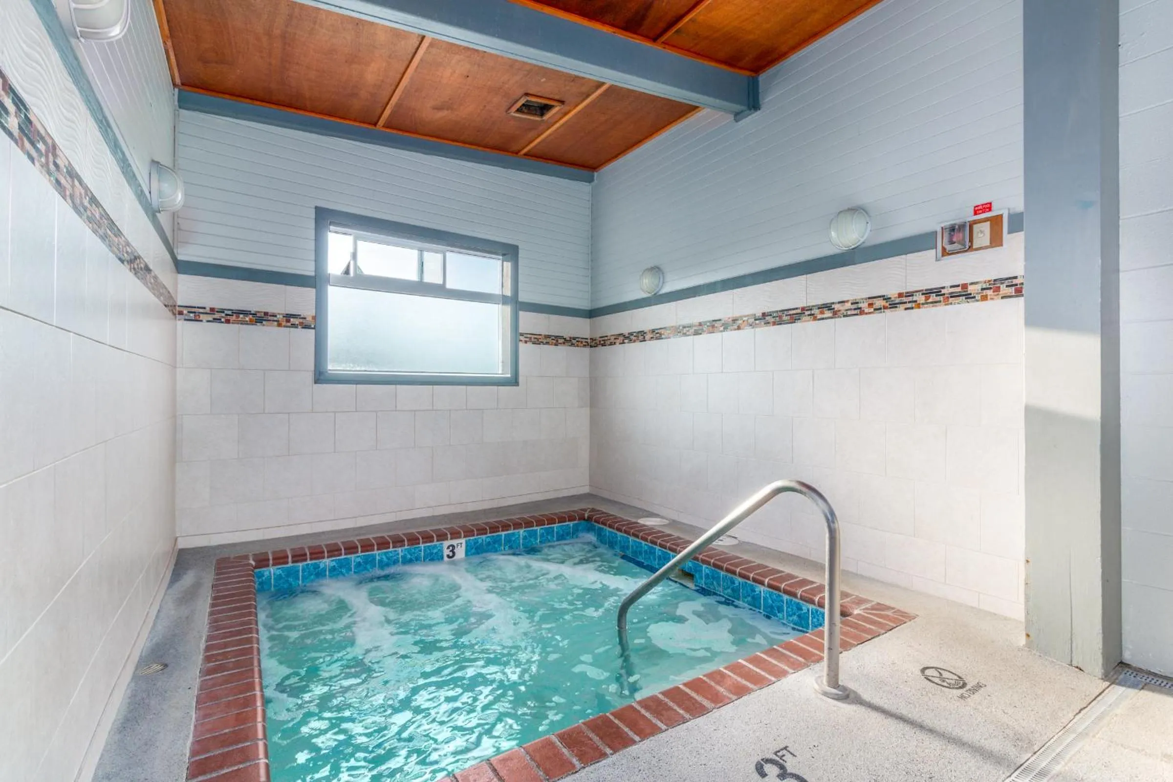 Hot Tub in Seashore Inn on the Beach Seaside