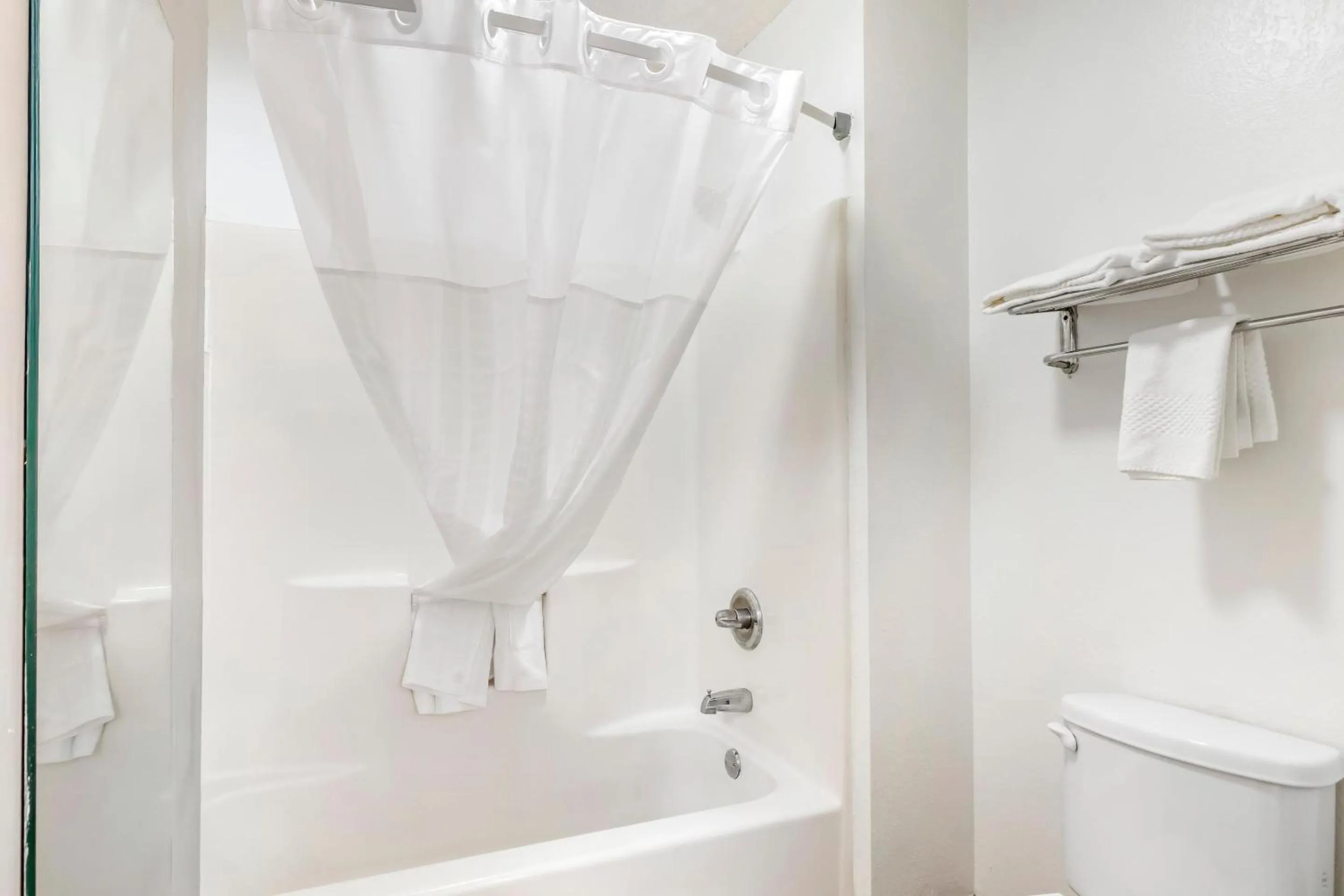 Bedroom in Quality Inn & Suites Decatur Priceville I-65