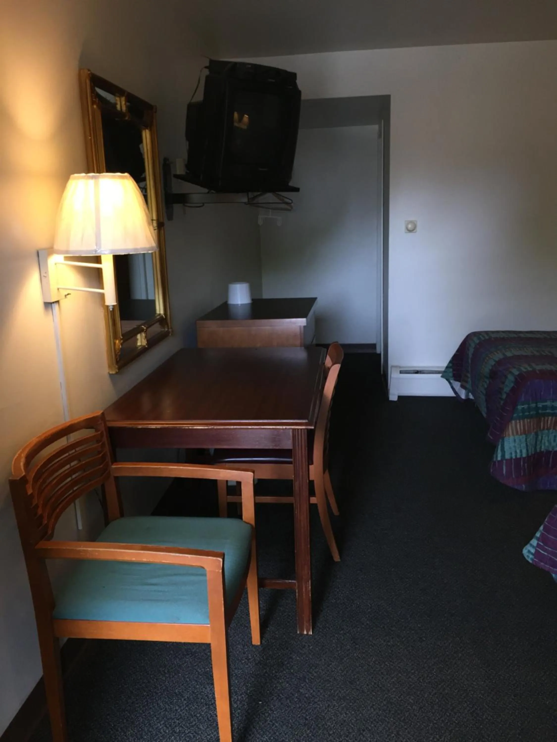 Photo of the whole room, Bed in Hudson Plaza Motel Bayonne Jersey City