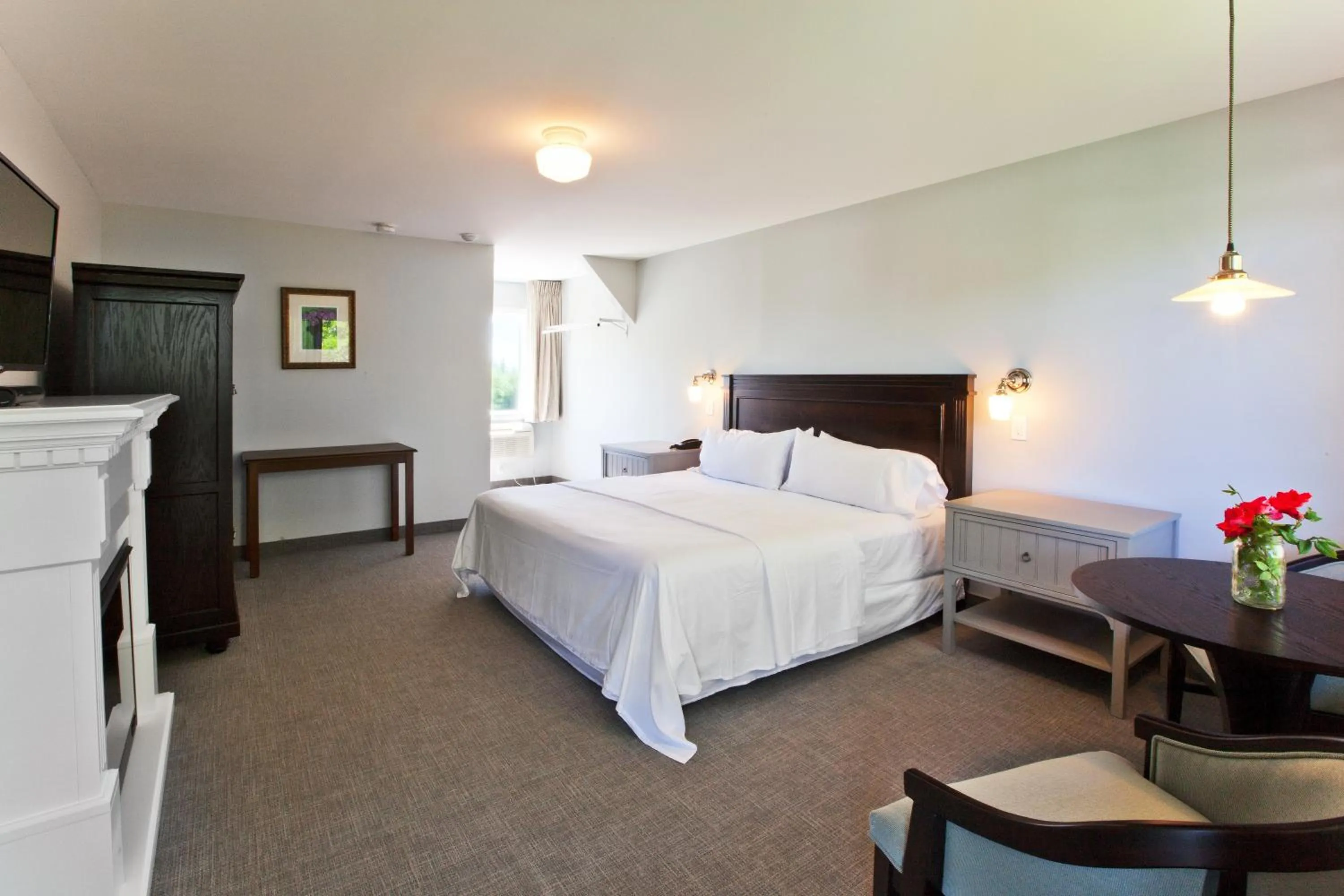 Photo of the whole room, Bed in The Seaglass Inn & Spa