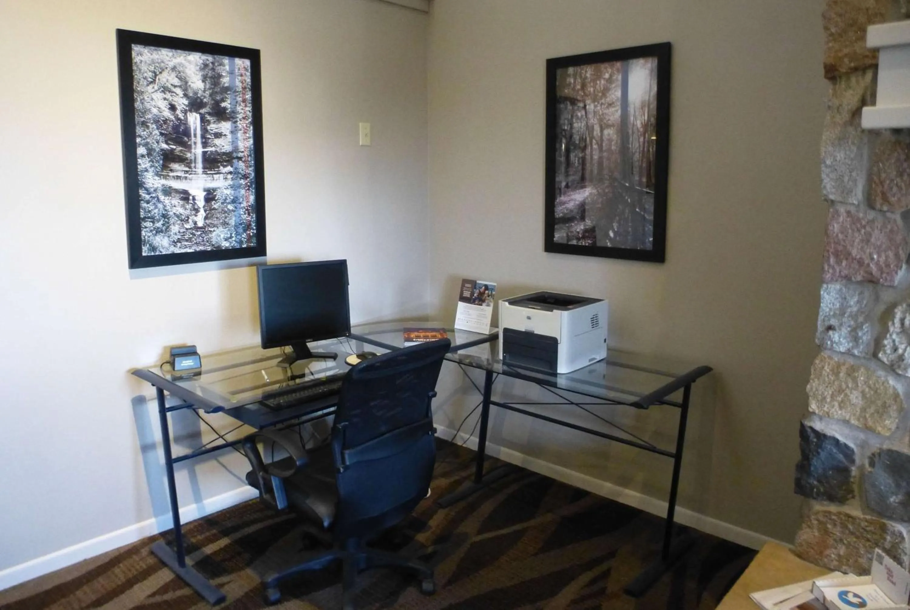 Business facilities in AmericInn by Wyndham Mitchell