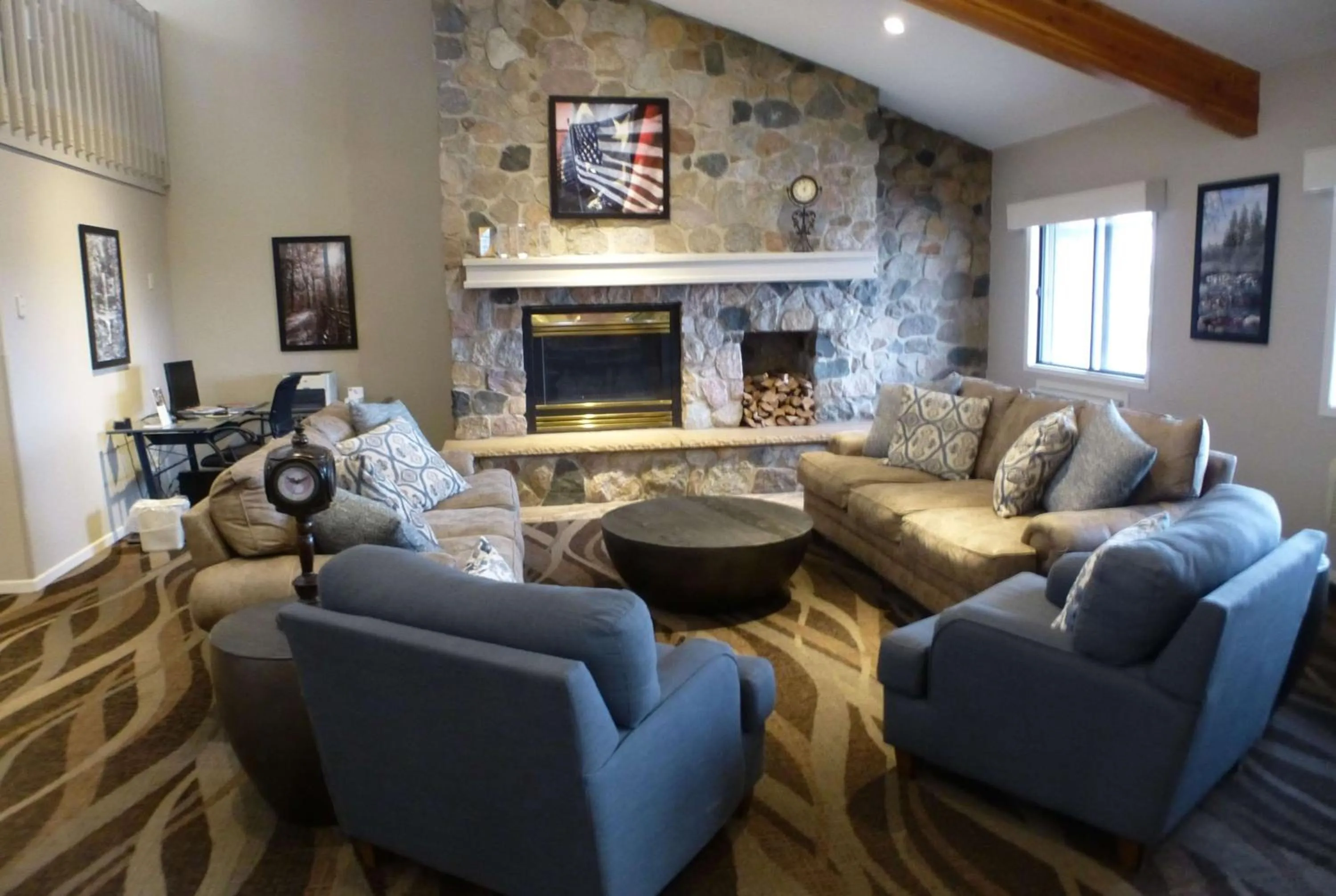 Lobby or reception in AmericInn by Wyndham Mitchell