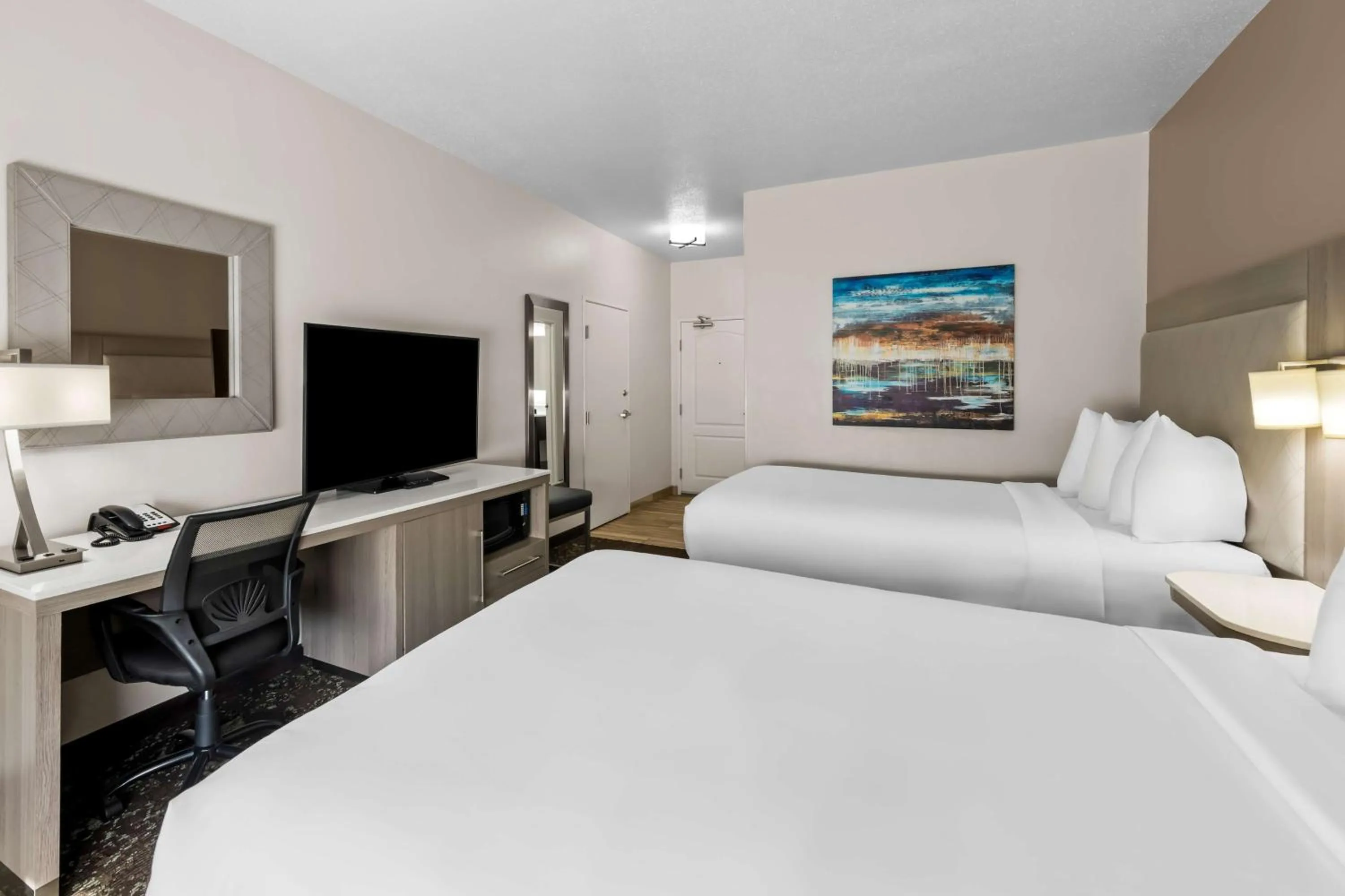 Bedroom, Bed in Best Western Worlds Of Fun