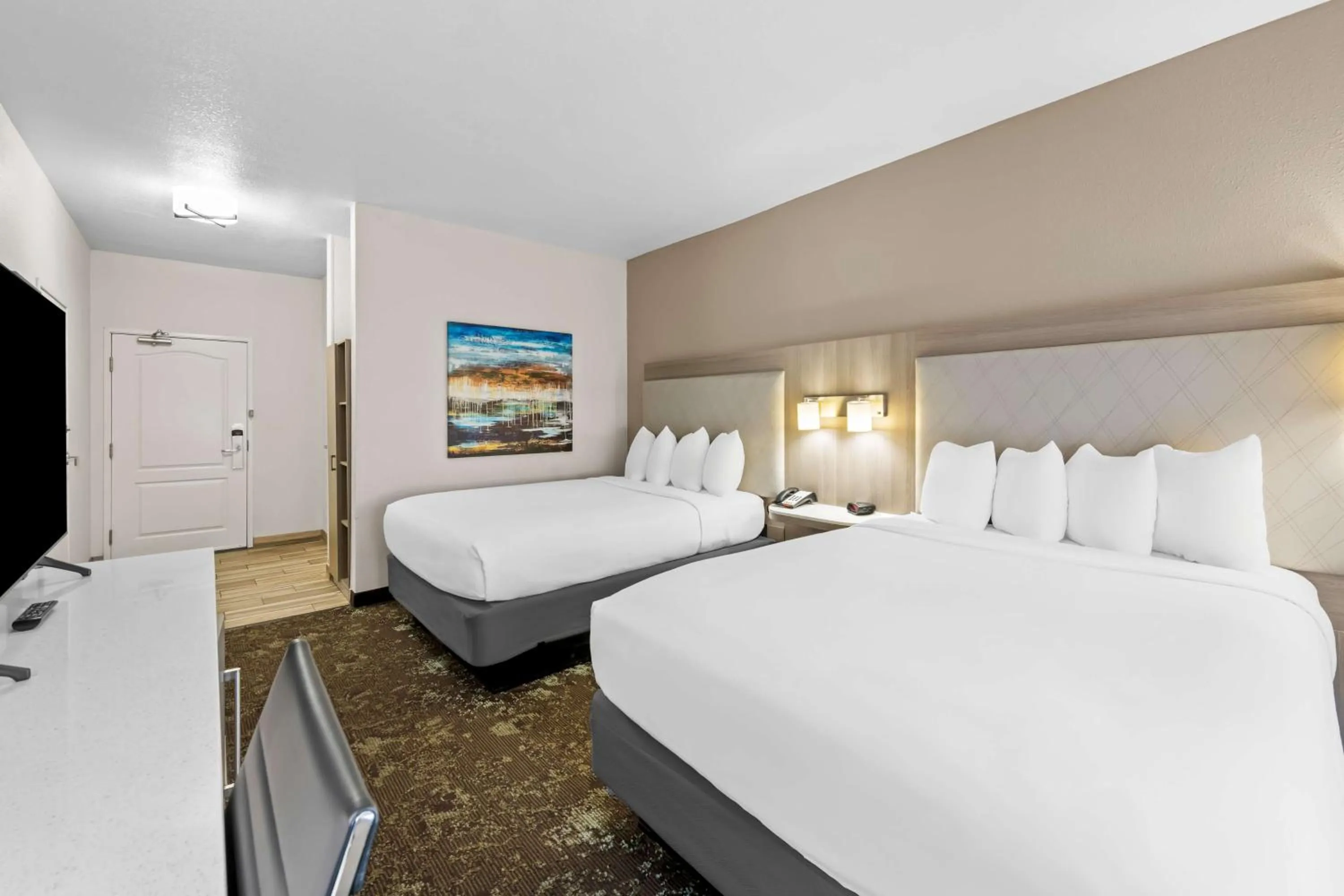 Bedroom, Bed in Best Western Worlds Of Fun