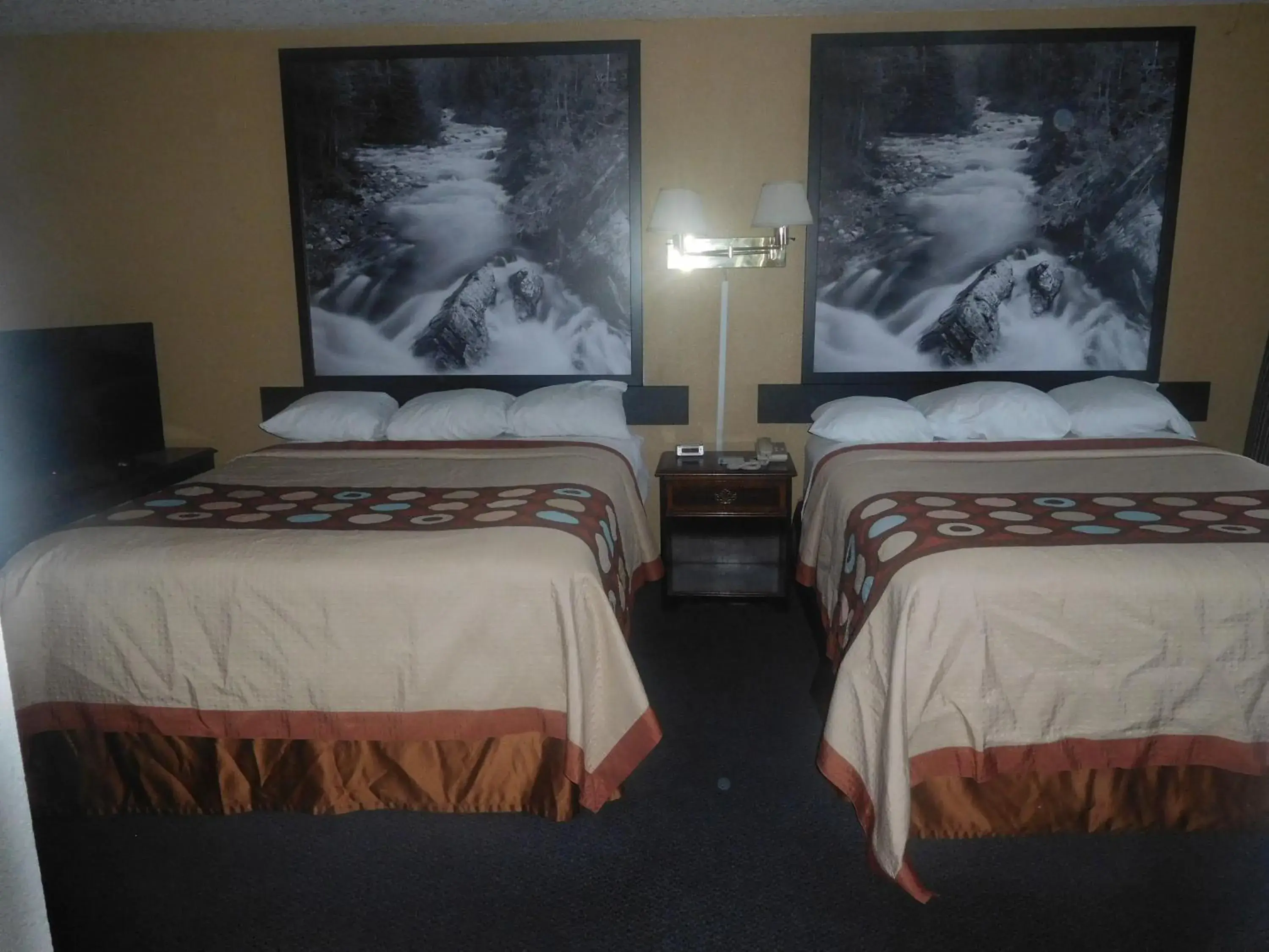 Queen Room with Two Queen Beds - Accessible/Non-Smoking in Super 8 by Wyndham Oroville Queen Room with Two Queen Beds - Accessible/Non-Smoking in Super 8 by Wyndham Oroville