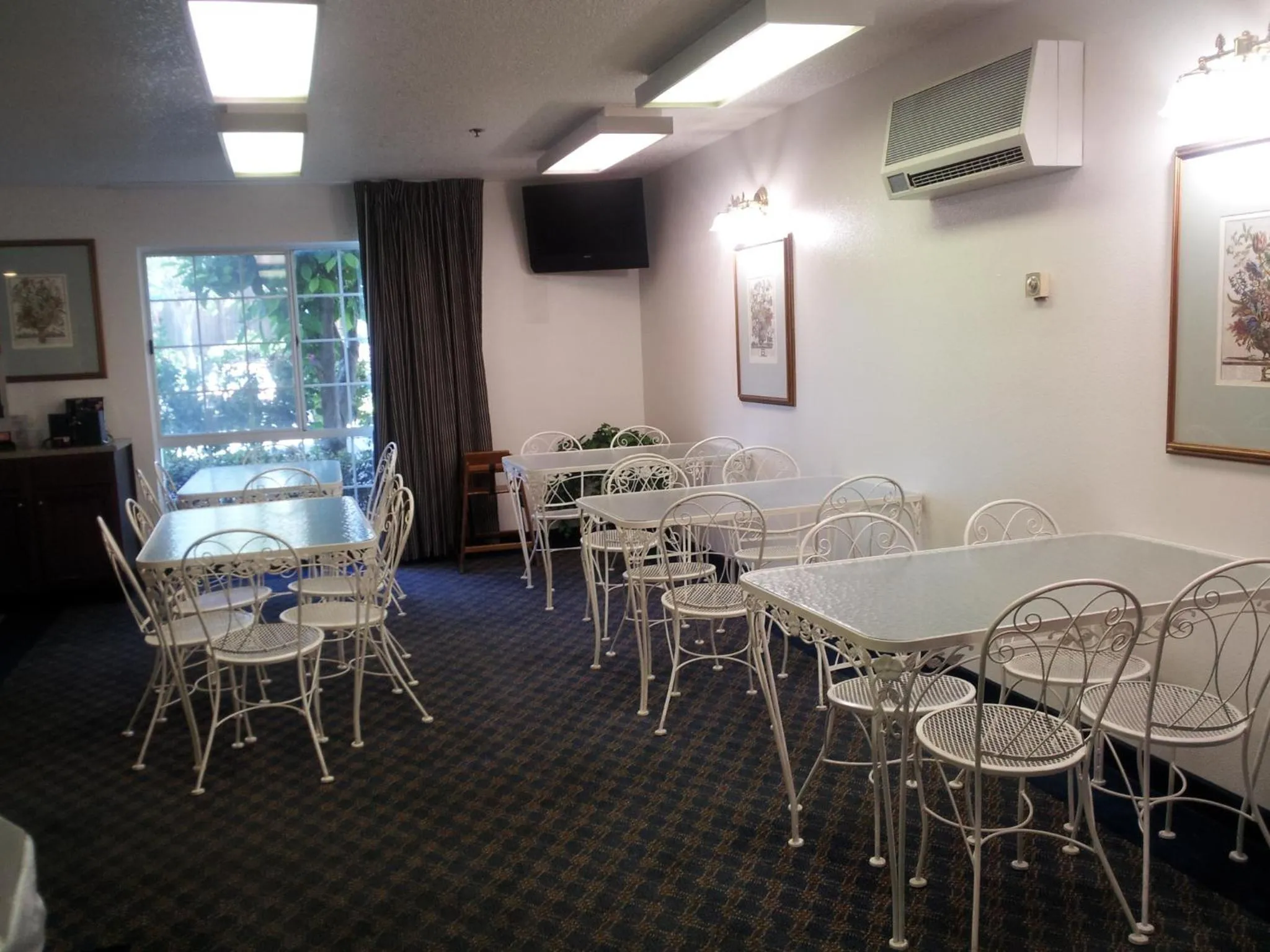 Restaurant/places to eat in Super 8 by Wyndham Oroville