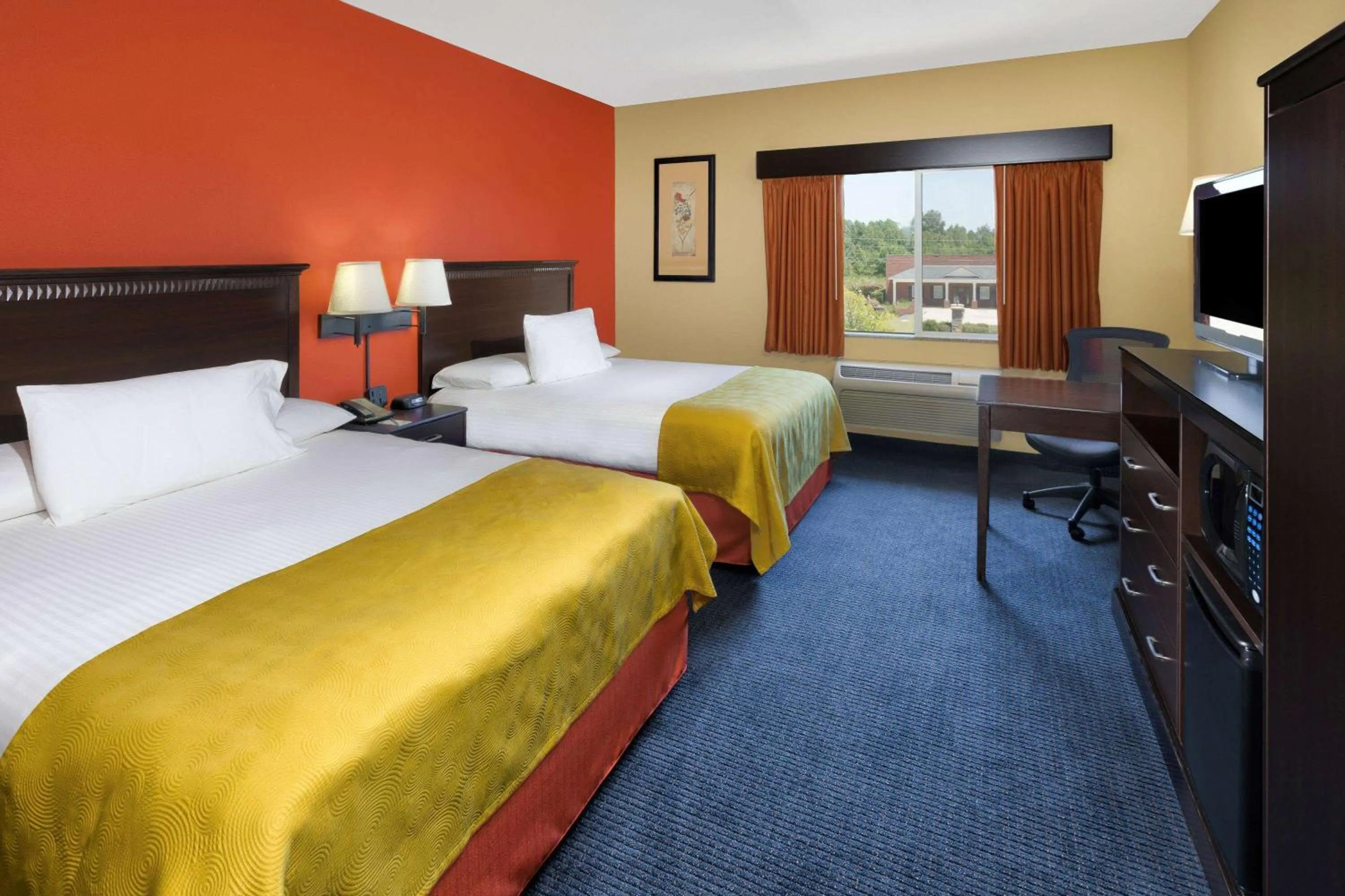 Photo of the whole room, Bed in AmericInn by Wyndham Vidalia