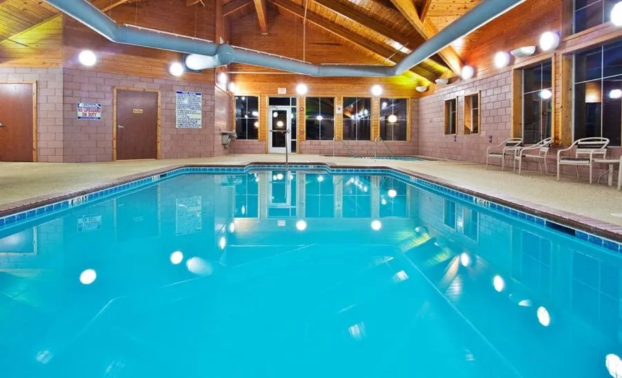 Swimming pool in AmericInn by Wyndham Vidalia