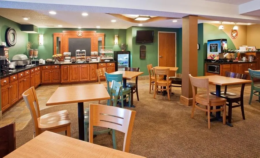 Continental breakfast in AmericInn by Wyndham Vidalia