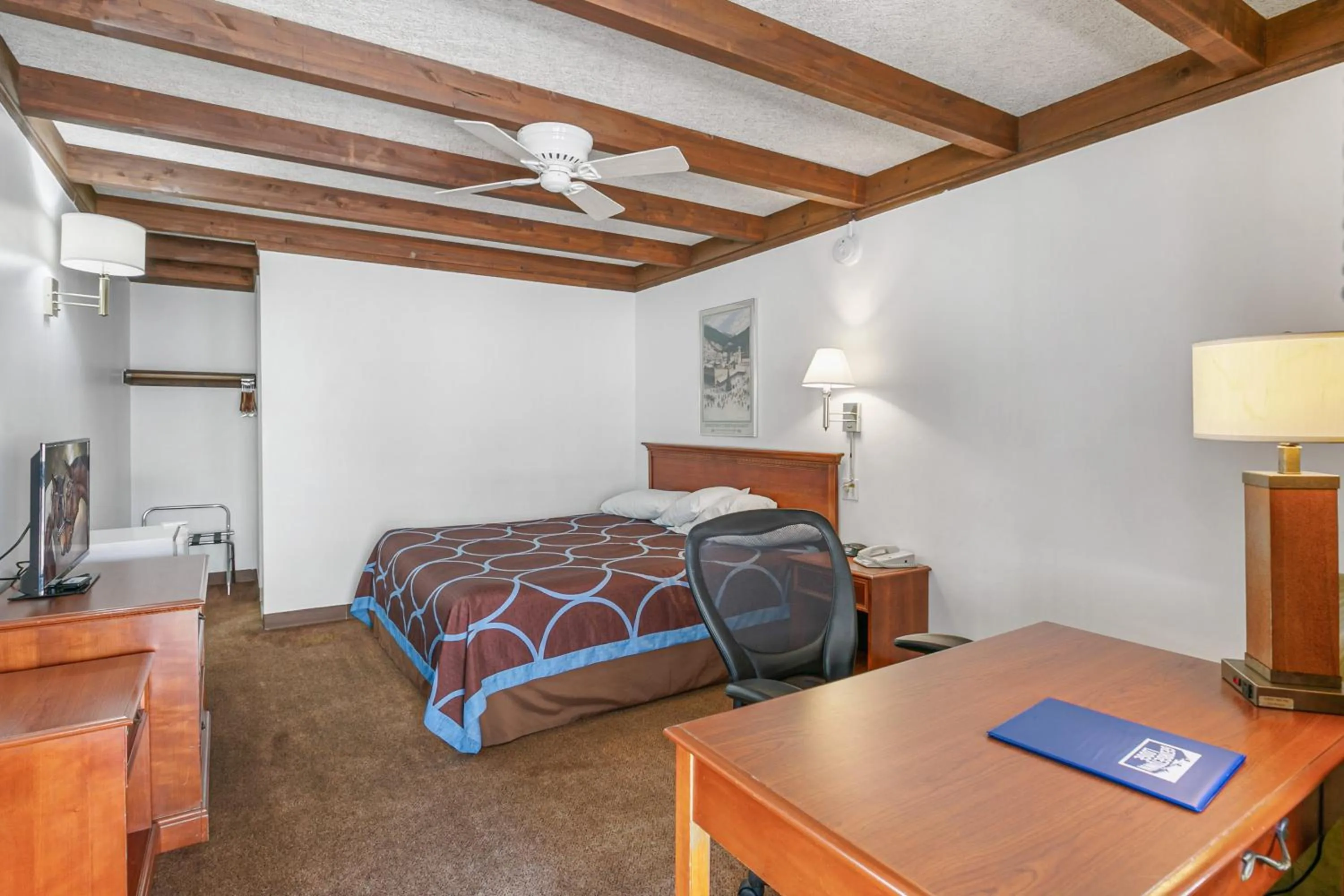 Bed in Georgetown Lodge