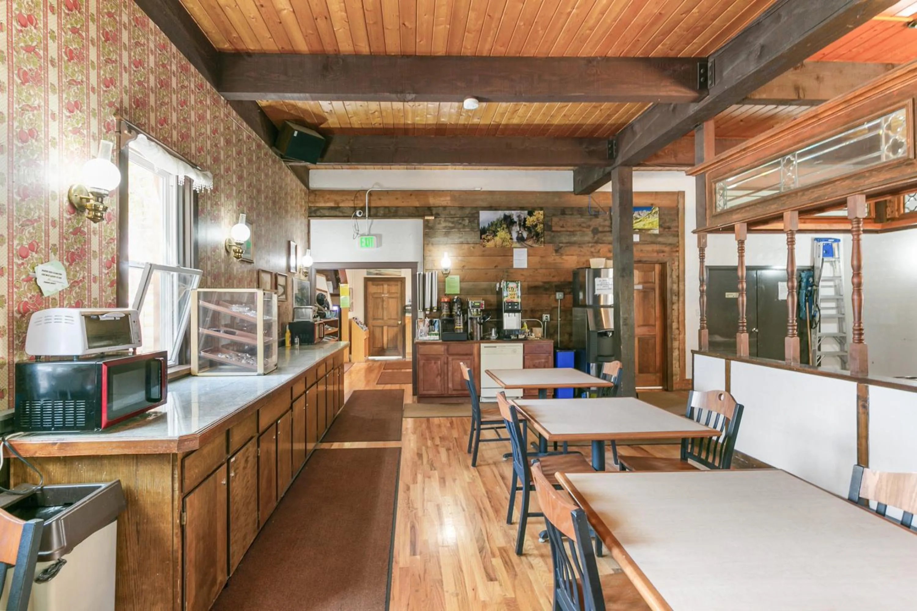 Breakfast in Georgetown Lodge