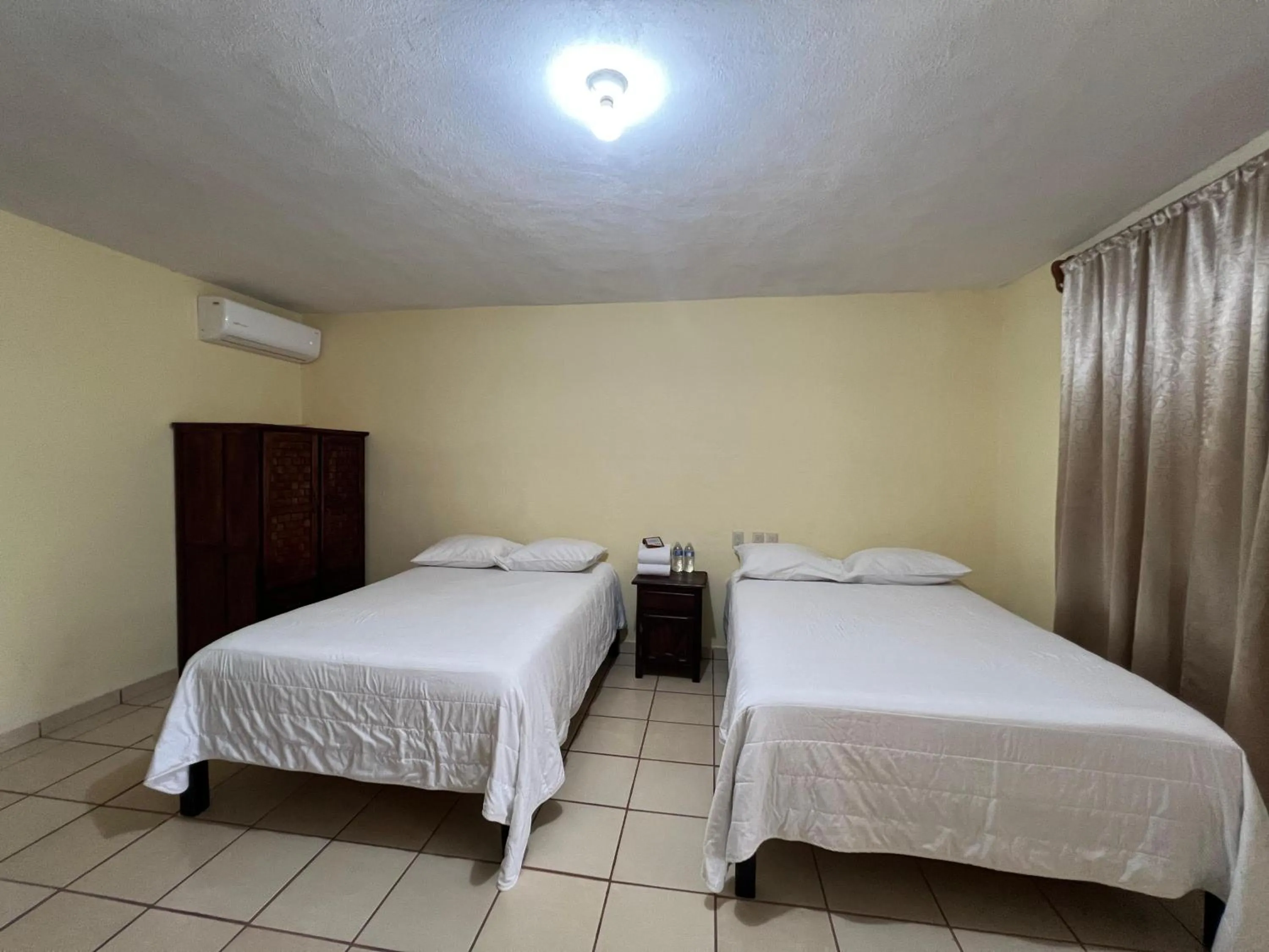Bathroom, Bed in Hotel y Restaurante Villas Del Sol Jalpan de Serra