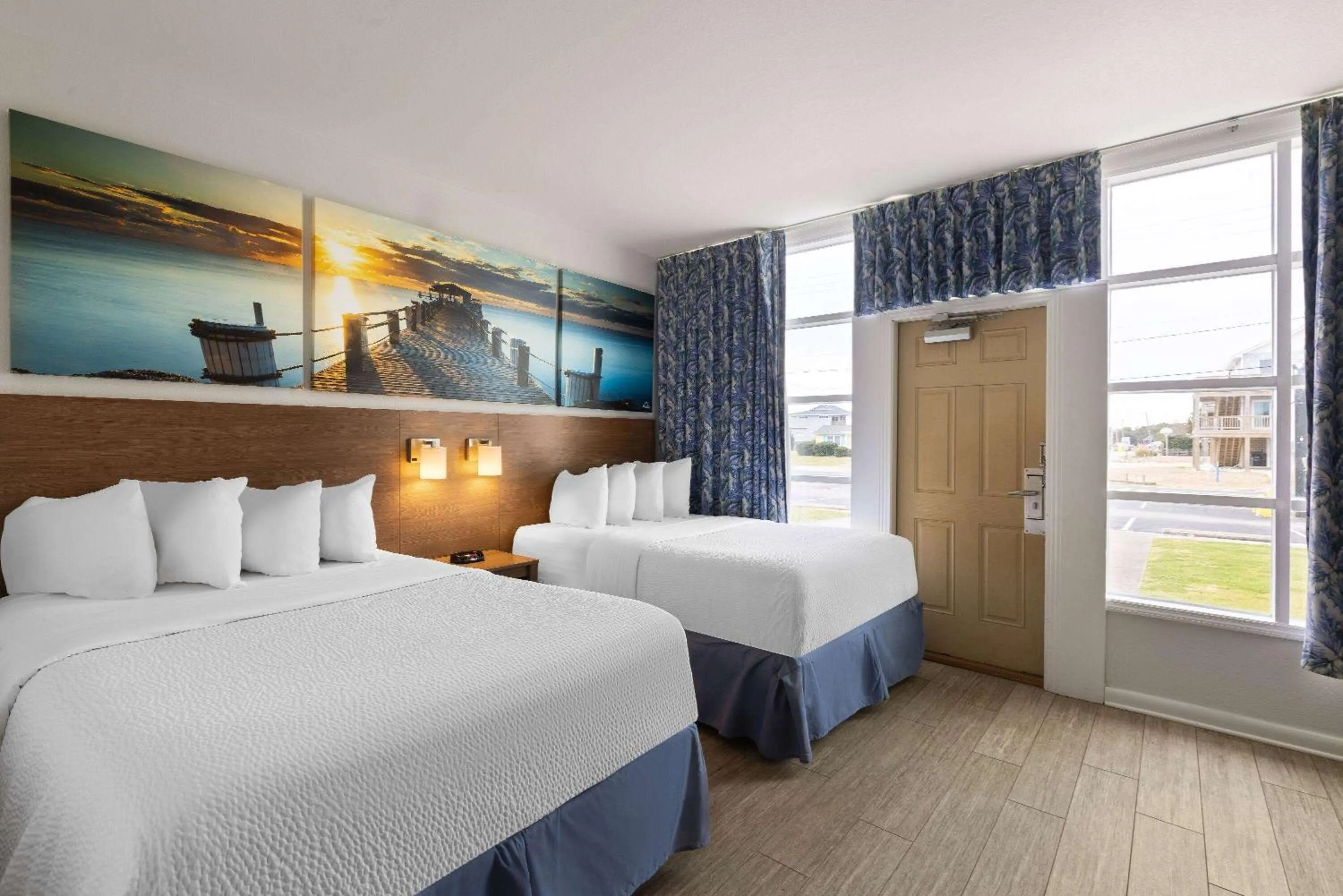 Photo of the whole room, Bed in Days Inn by Wyndham Kill Devil Hills Oceanfront - Wilbur