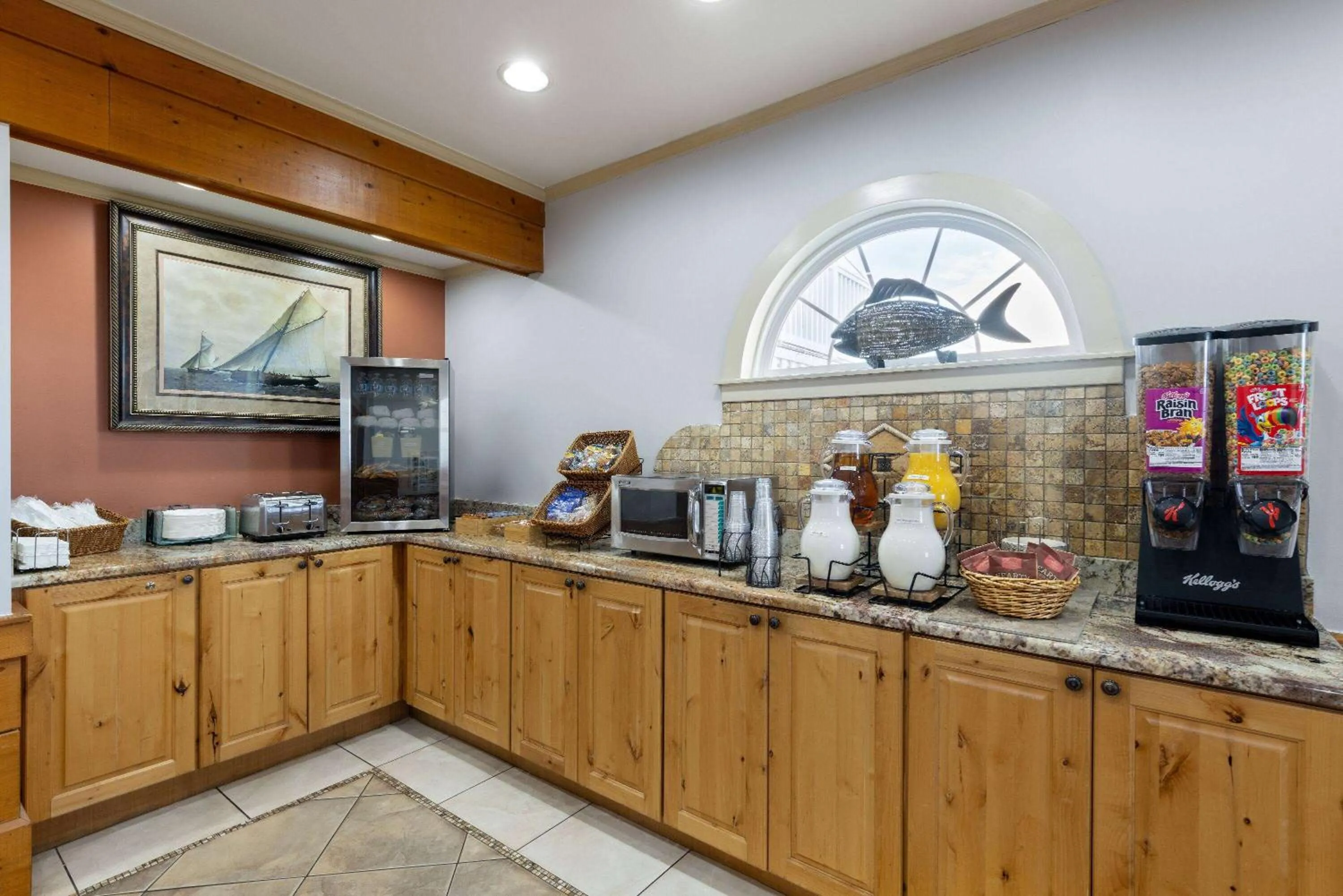 Breakfast in Days Inn by Wyndham Kill Devil Hills Oceanfront - Wilbur