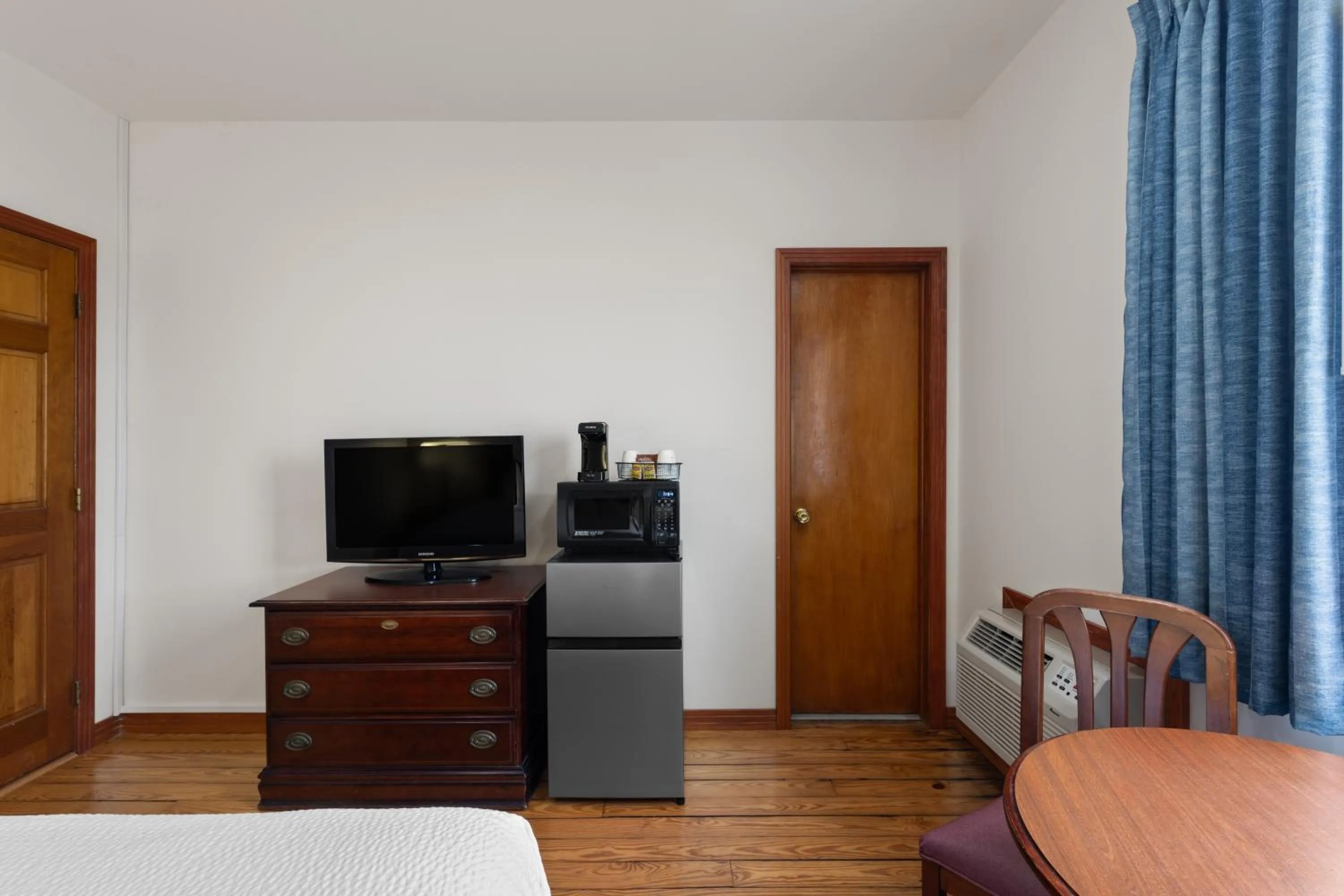 Bed in Days Inn by Wyndham Kill Devil Hills Oceanfront - Wilbur