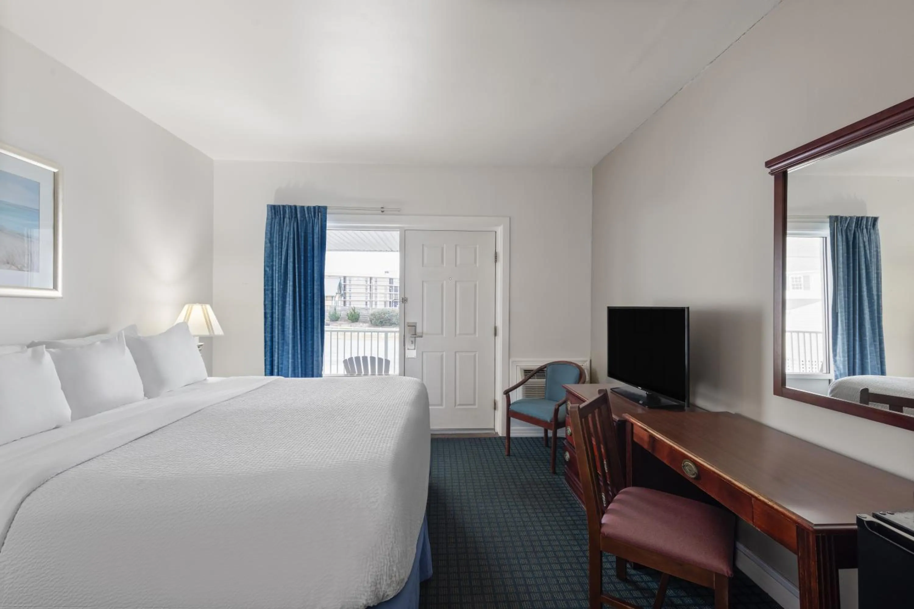 Bed in Days Inn by Wyndham Kill Devil Hills Oceanfront - Wilbur