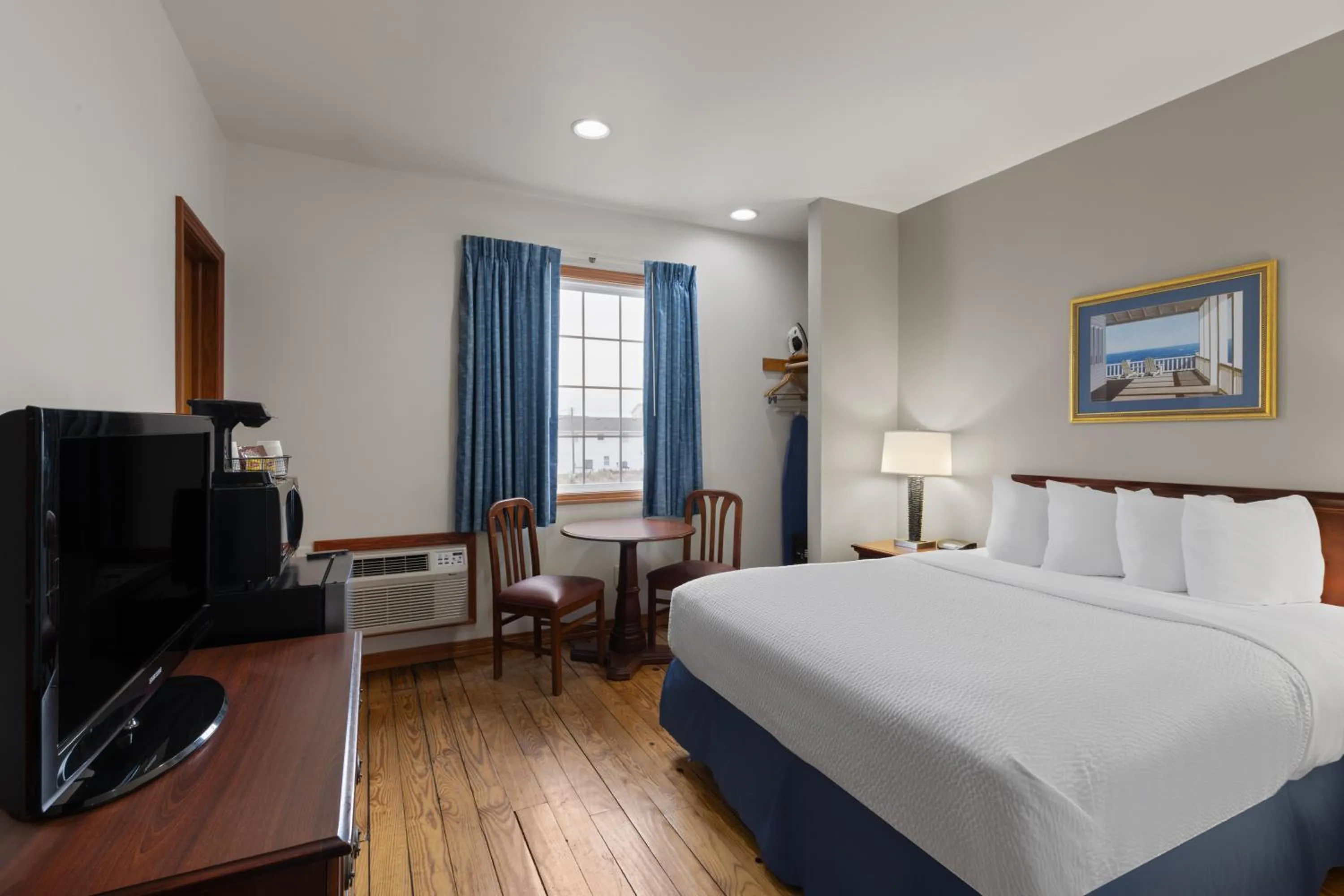 Bed in Days Inn by Wyndham Kill Devil Hills Oceanfront - Wilbur